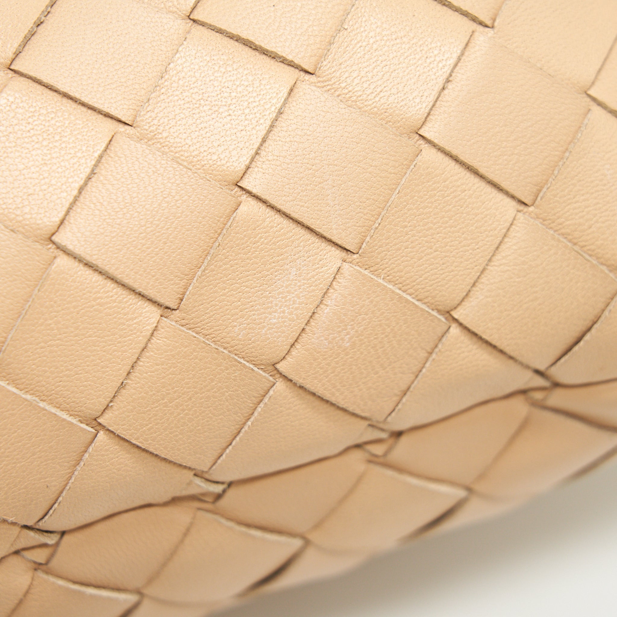 bottega-veneta-the-mini-jodie-in-beige