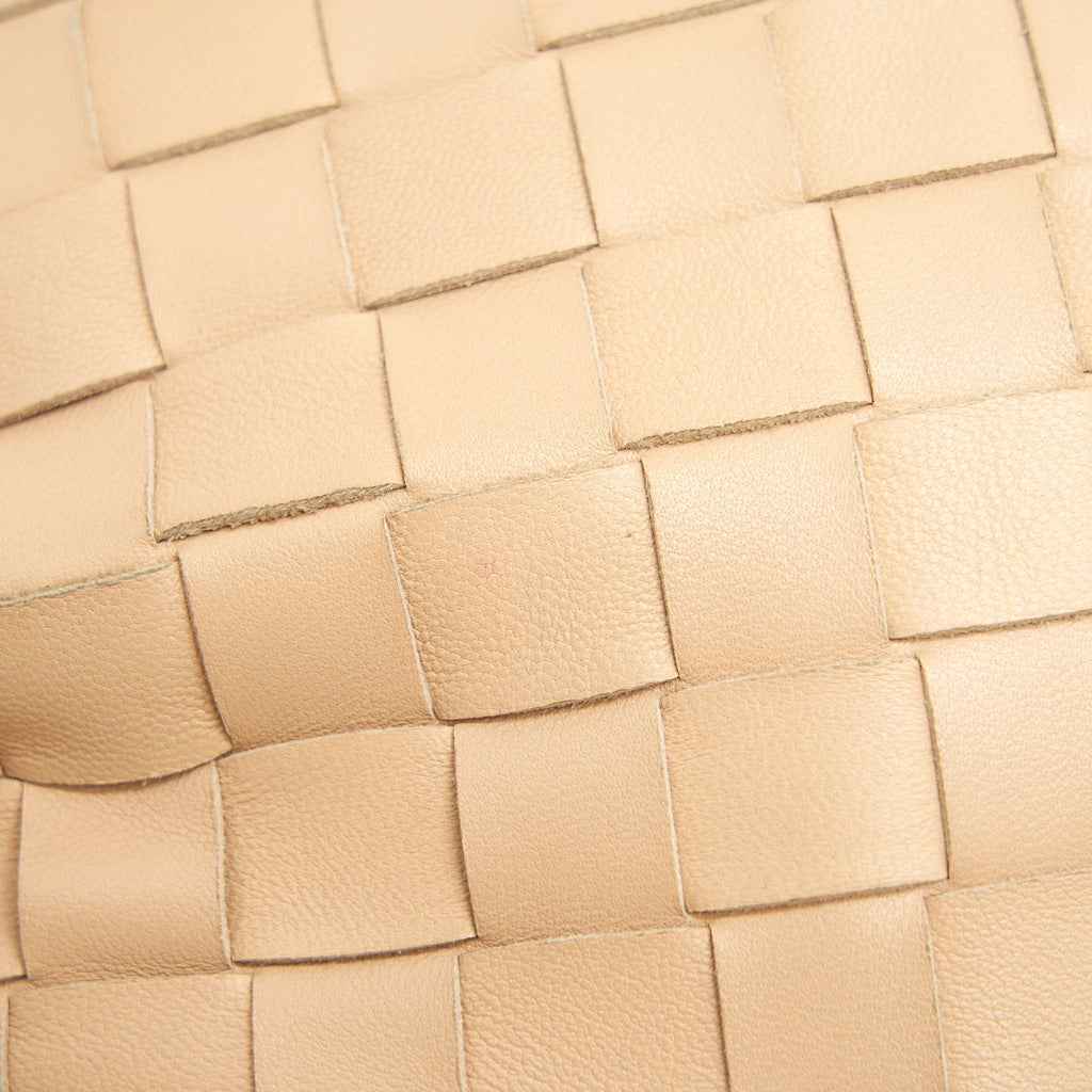 bottega-veneta-the-mini-jodie-in-beige