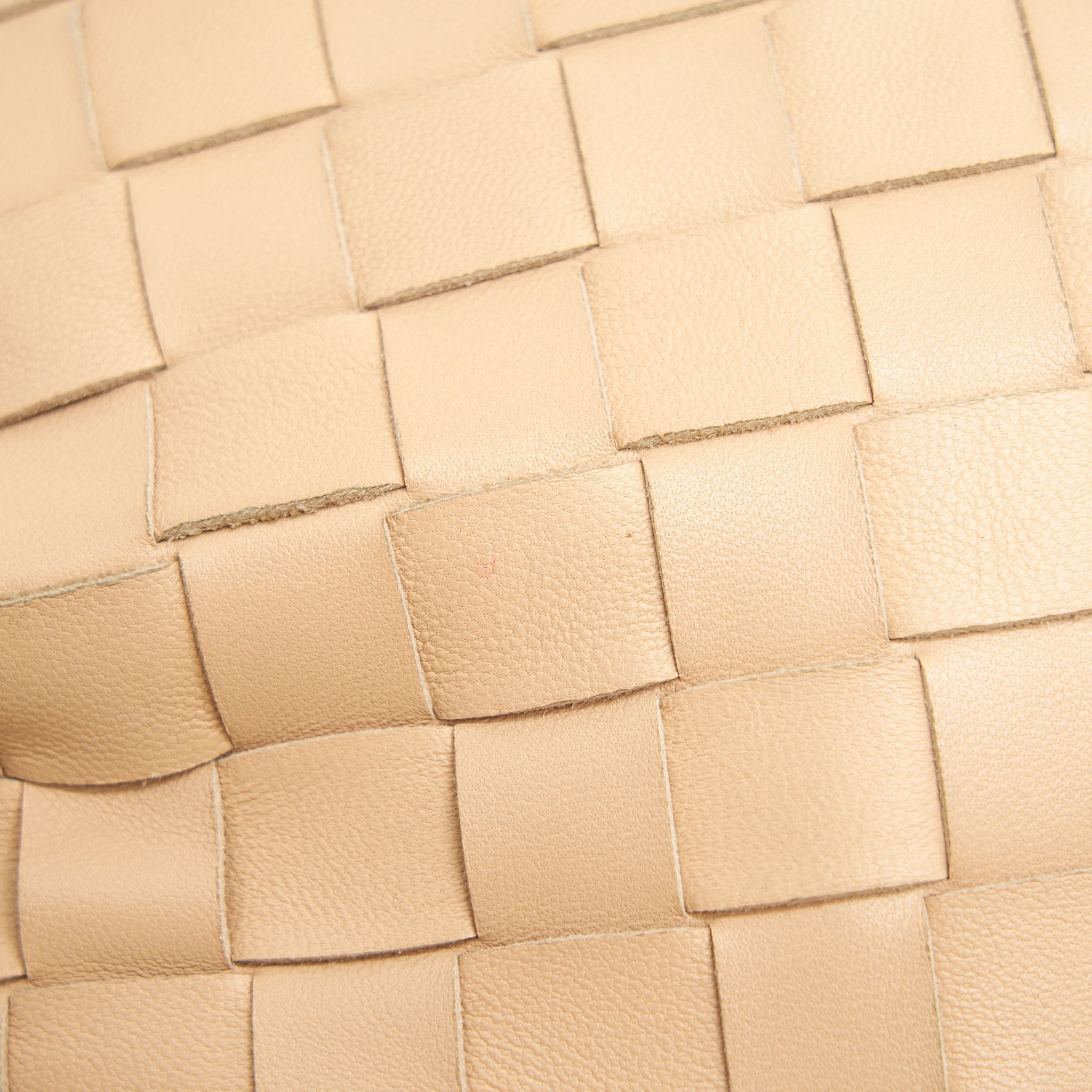 bottega-veneta-the-mini-jodie-in-beige