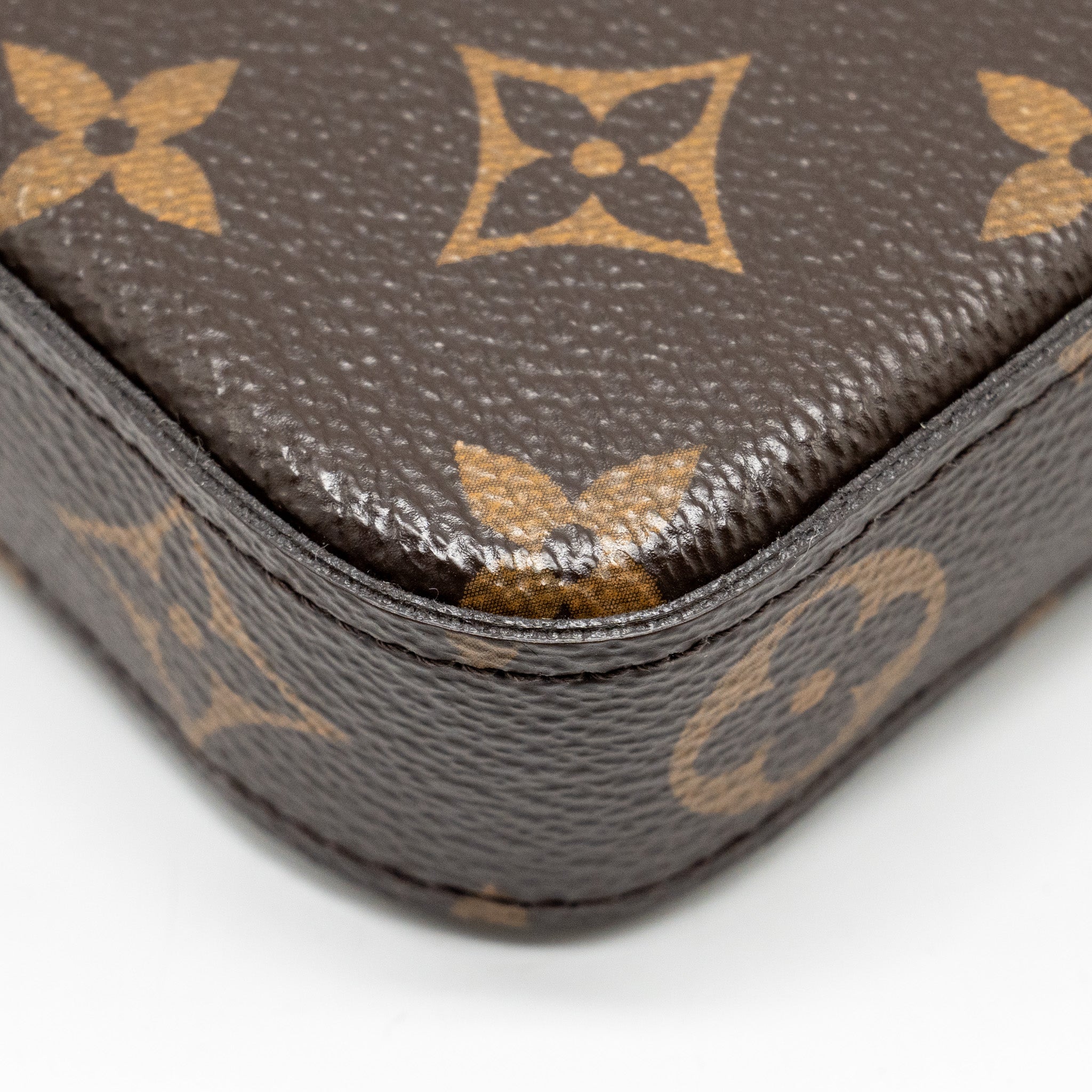 louis-vuitton-felicie-pochette-monogram-canvas-ghw-16