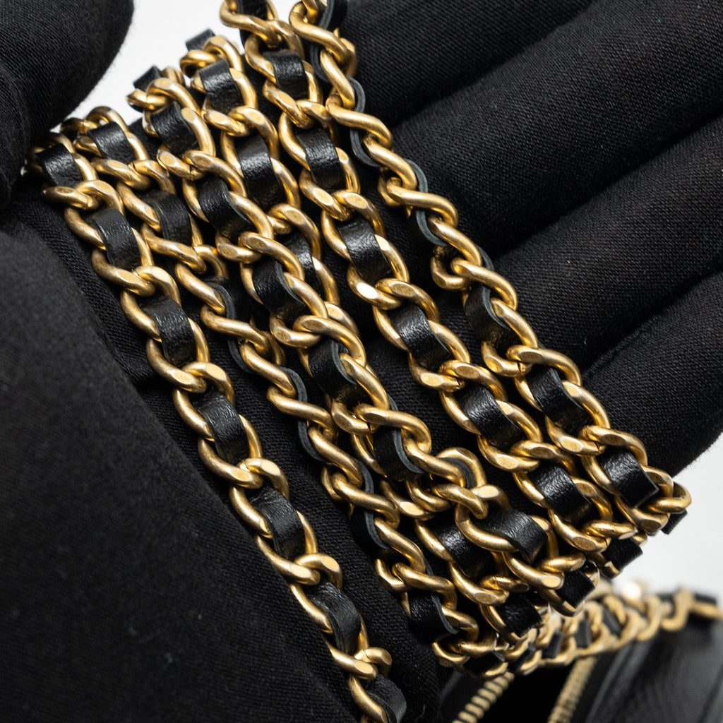 chanel-cc-filigree-quilted-round-crossbody-bag-caviar-black-ghw-copy