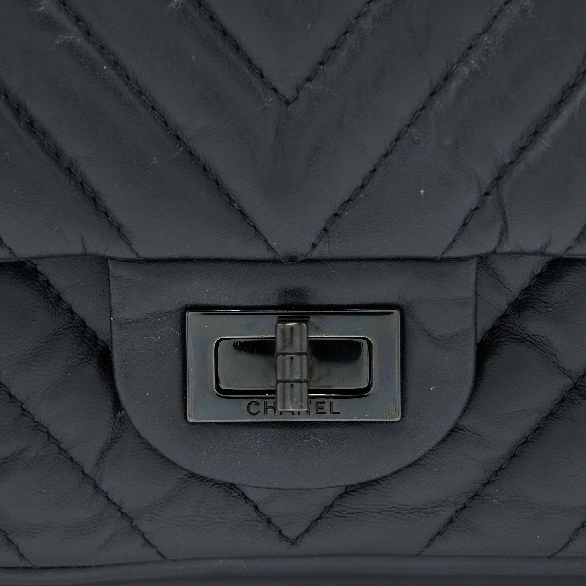 chanel-2-55-reissue-small-double-flap-bag-chevron-aged-calfskin-black-with-black-hardware