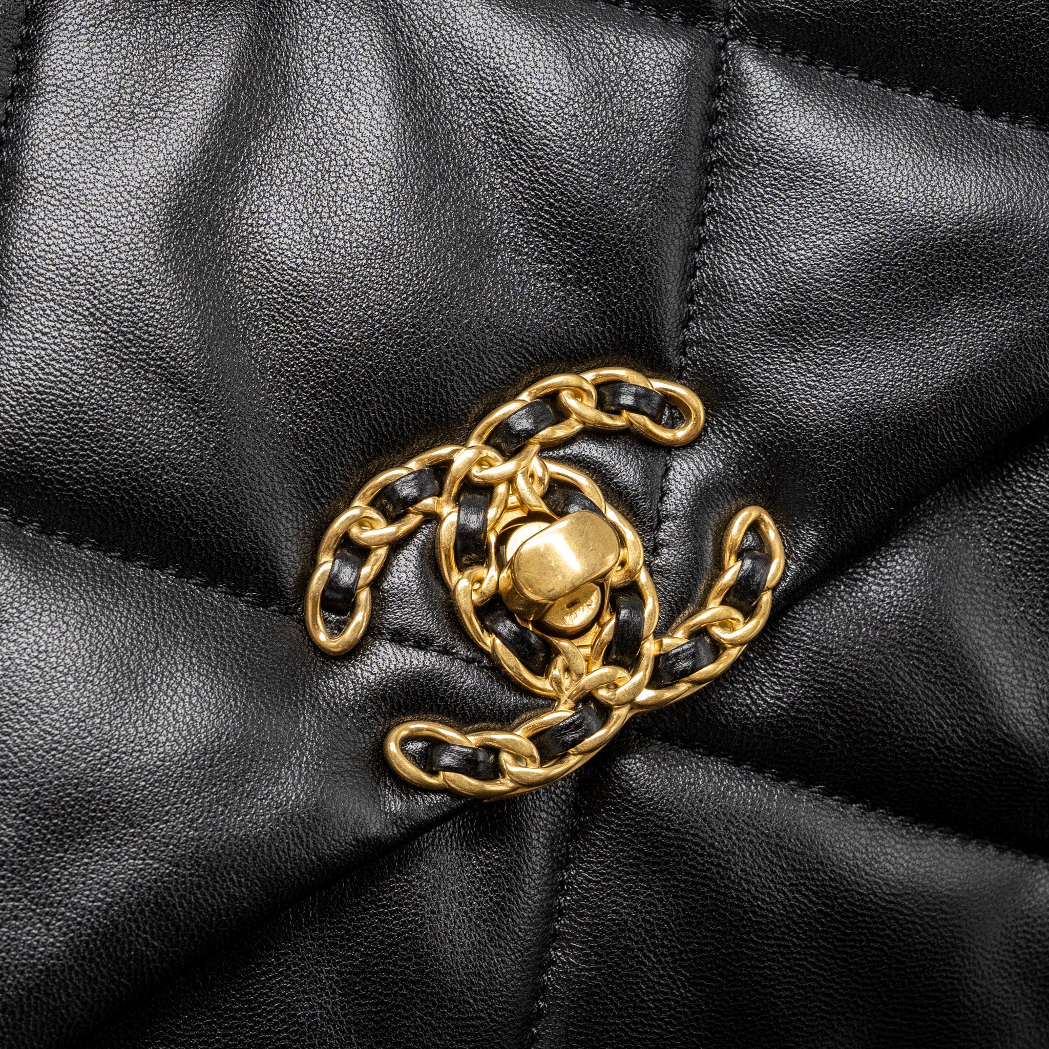 chanel-medium-19-bag-lambskin-black-multicoloured-hardwaremicrochip