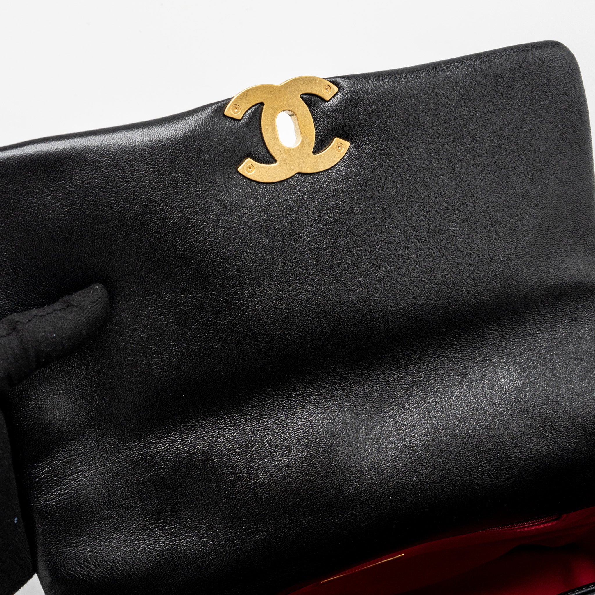 chanel-medium-19-bag-lambskin-black-multicoloured-hardwaremicrochip