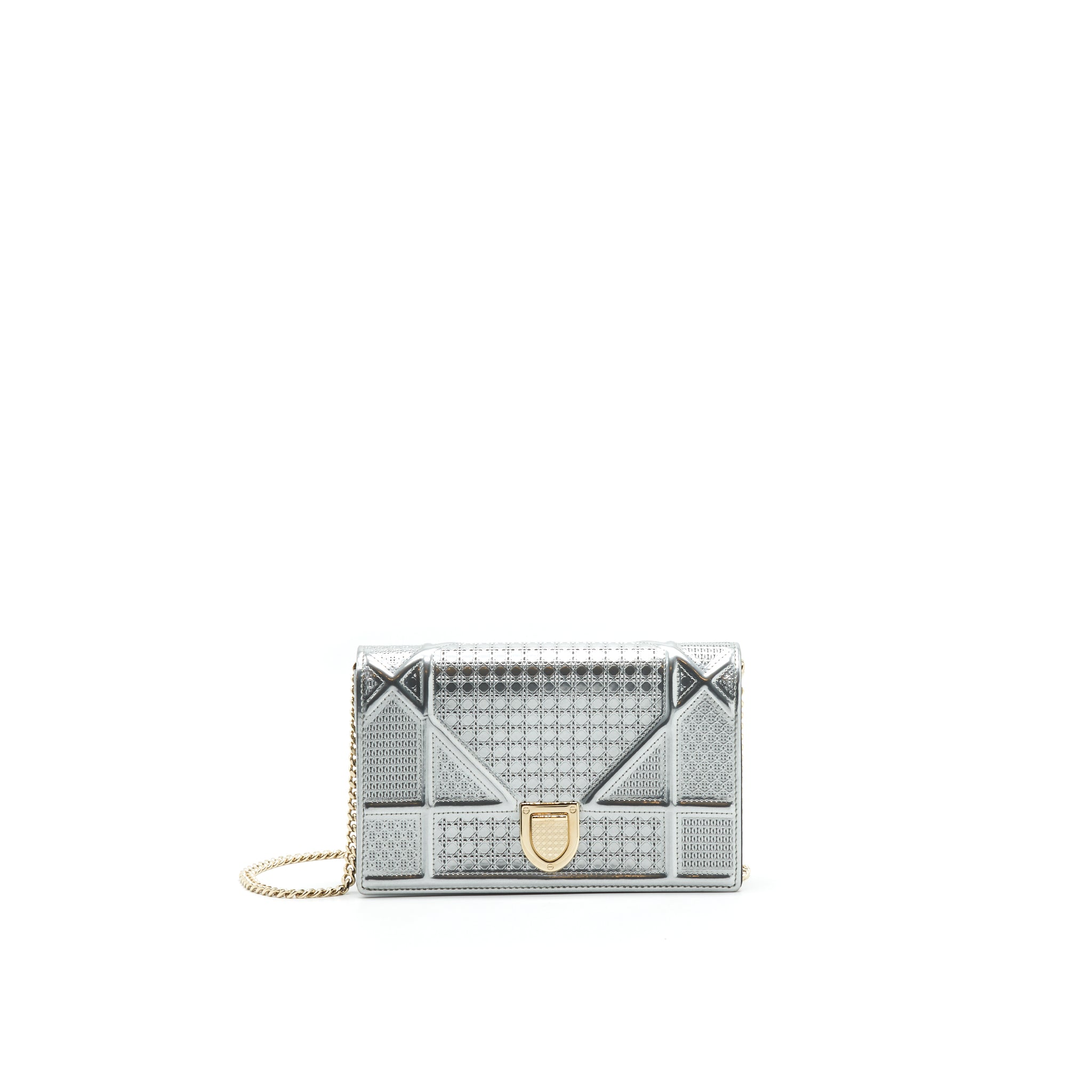 christian-dior-diorama-wallet-on-chain-in-metallic-silver-ghw
