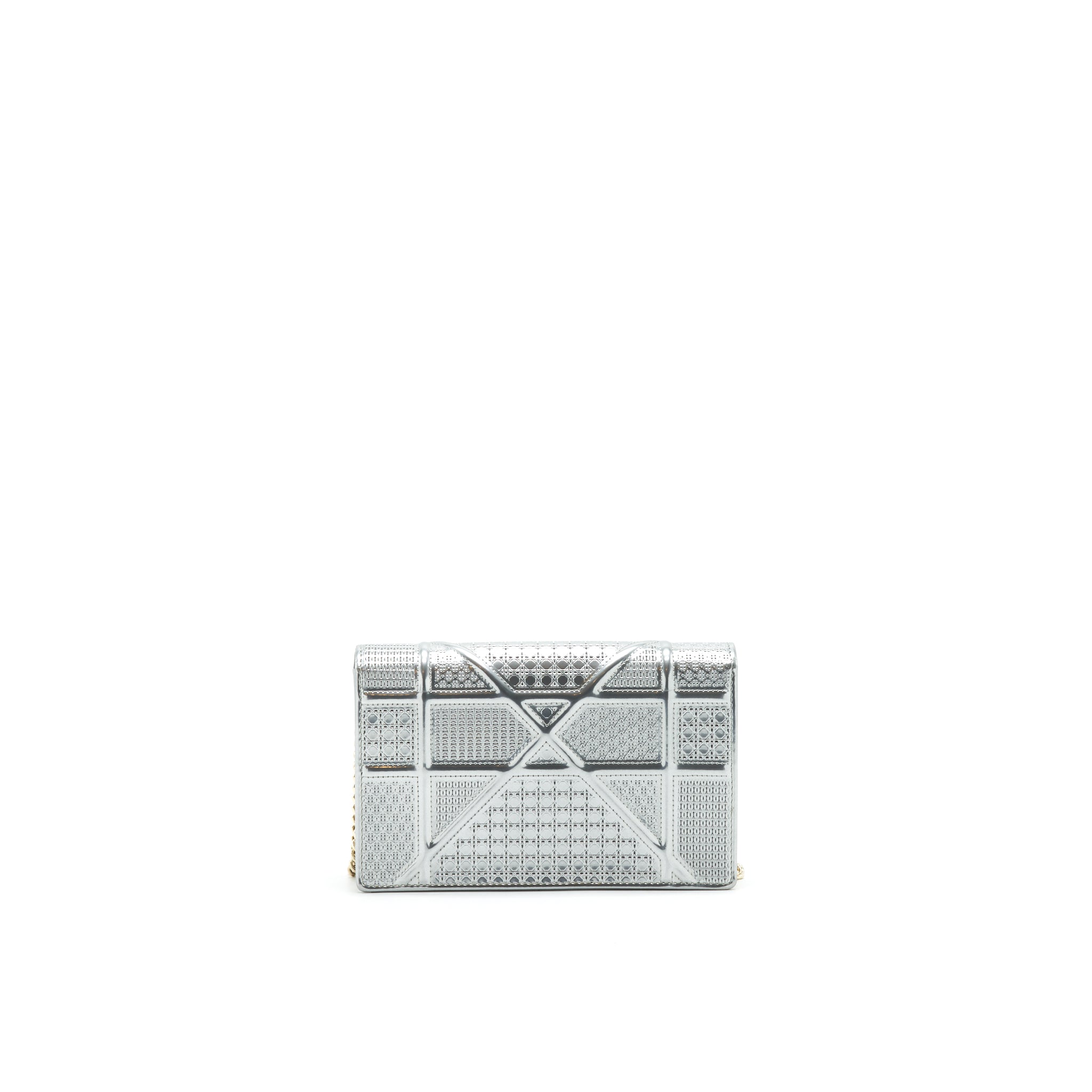 christian-dior-diorama-wallet-on-chain-in-metallic-silver-ghw