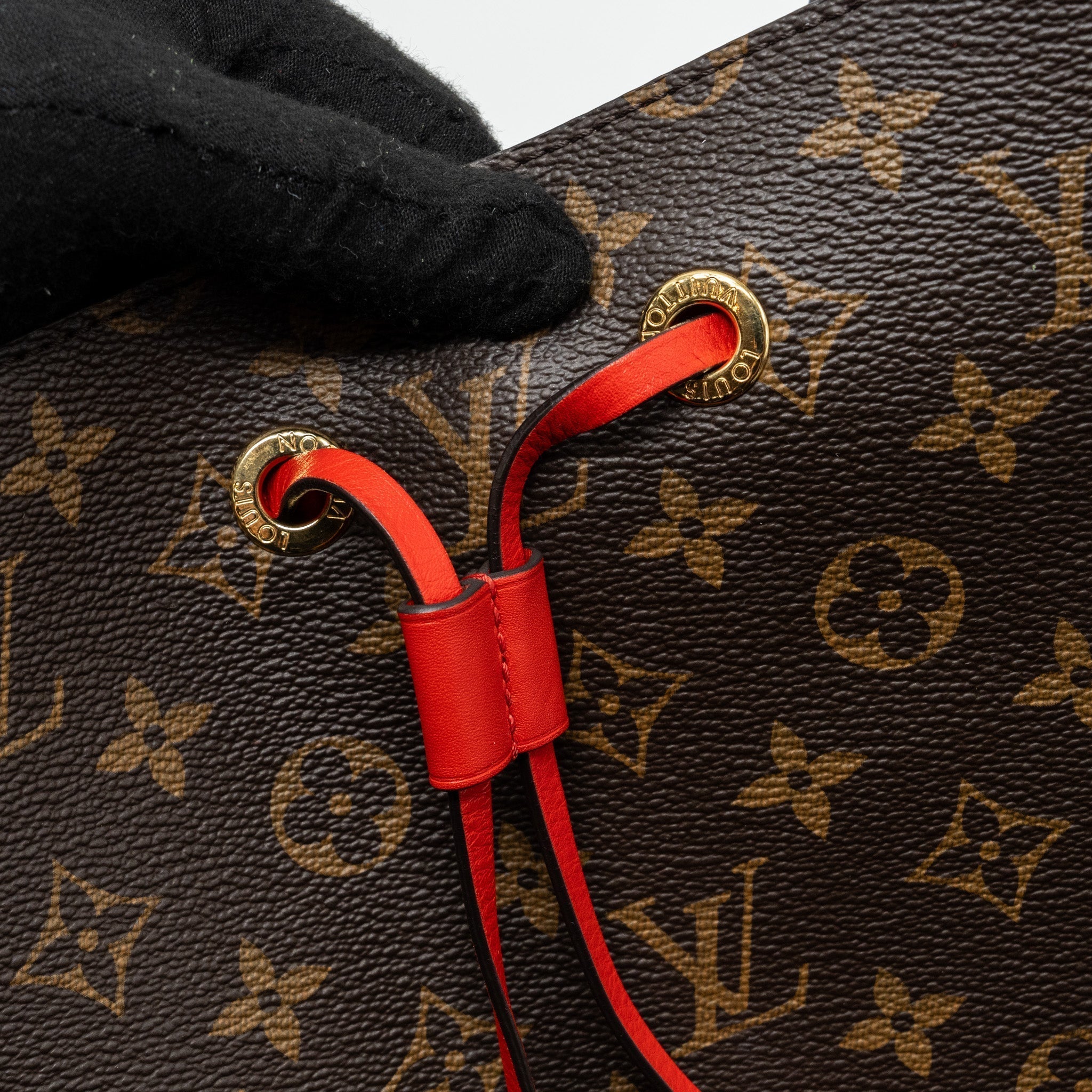 louis-vuitton-neonoe-monogram-canvas-red-ghw-1