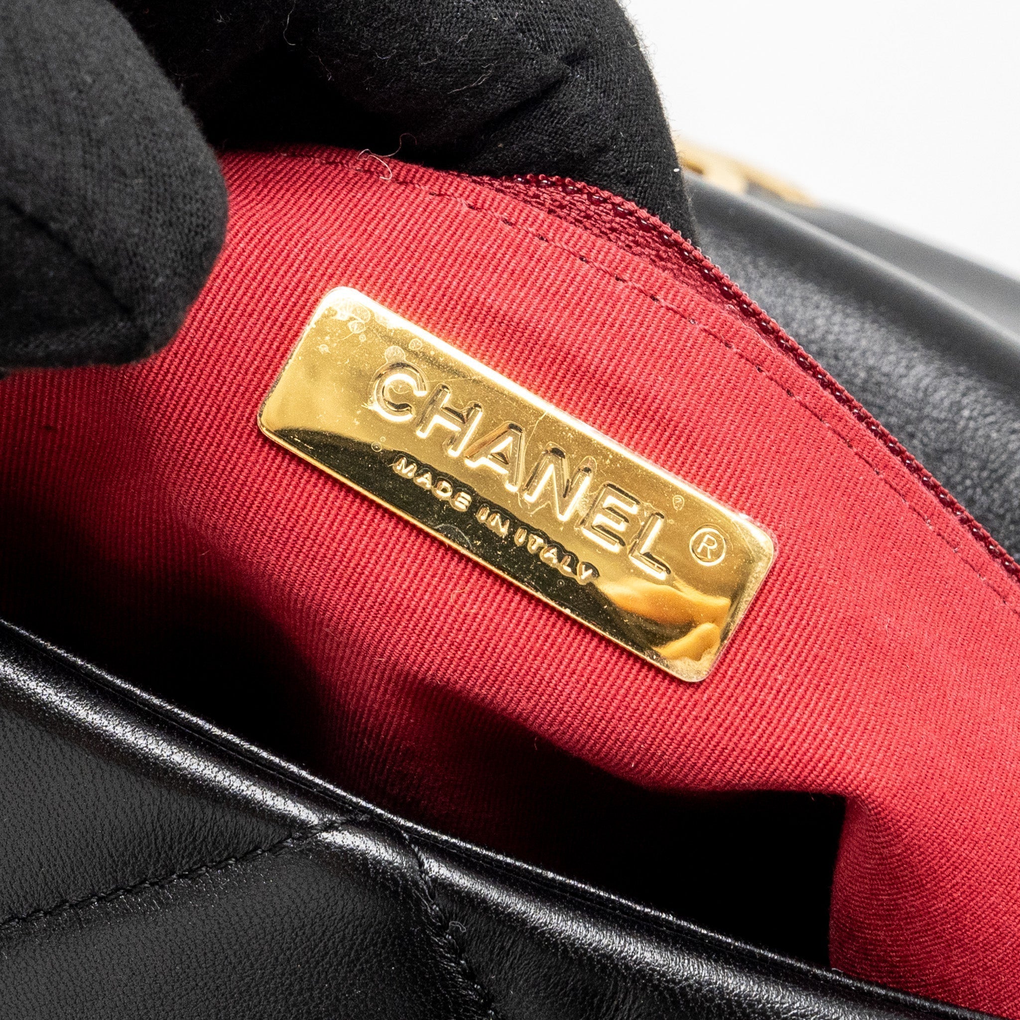 chanel-medium-19-bag-lambskin-black-multicoloured-hardwaremicrochip