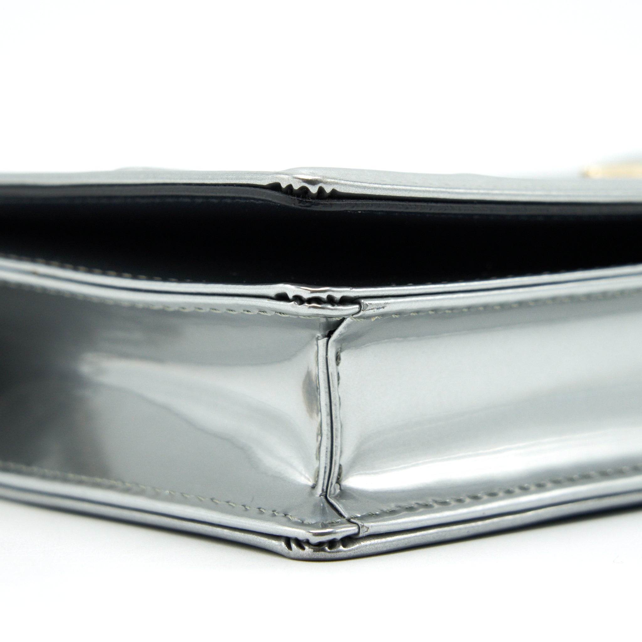 christian-dior-diorama-wallet-on-chain-in-metallic-silver-ghw