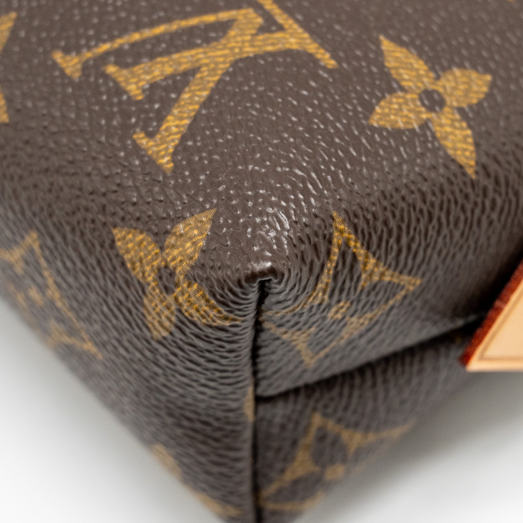 louis-vuitton-cosmetic-pouch-monogram-canvas-ghw-2