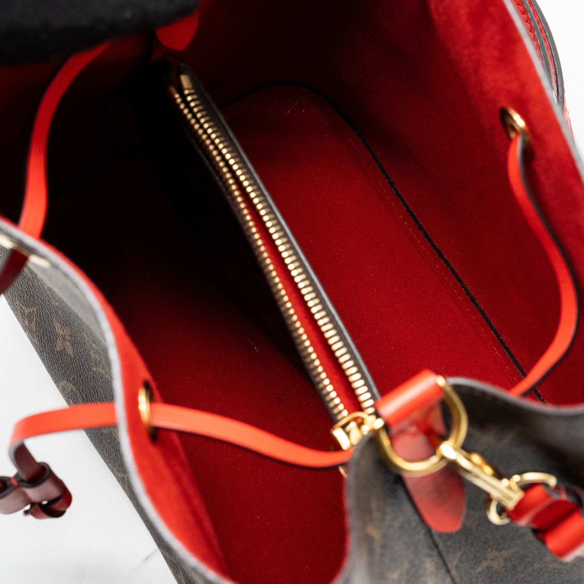louis-vuitton-neonoe-monogram-canvas-red-ghw-1