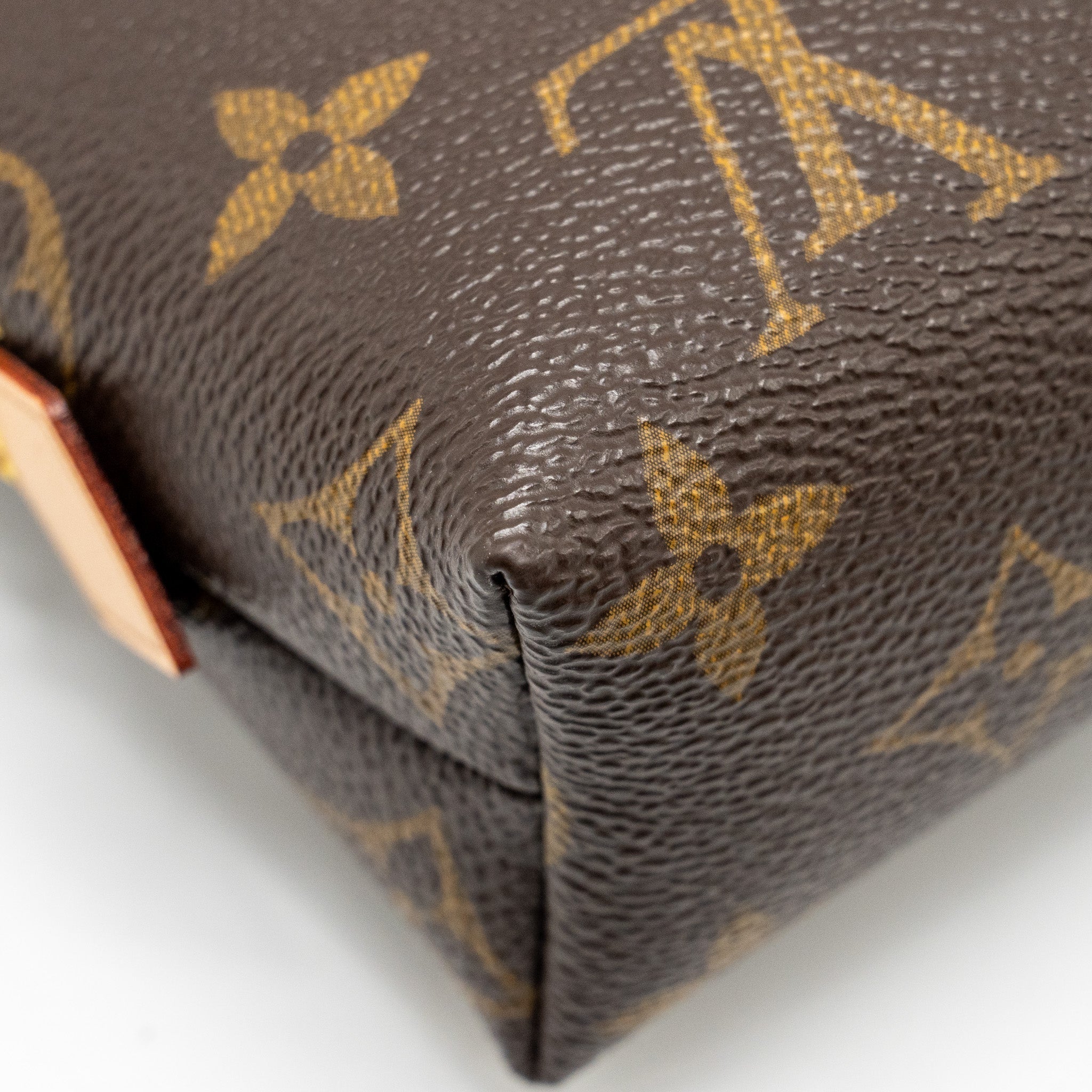 louis-vuitton-cosmetic-pouch-monogram-canvas-ghw-2