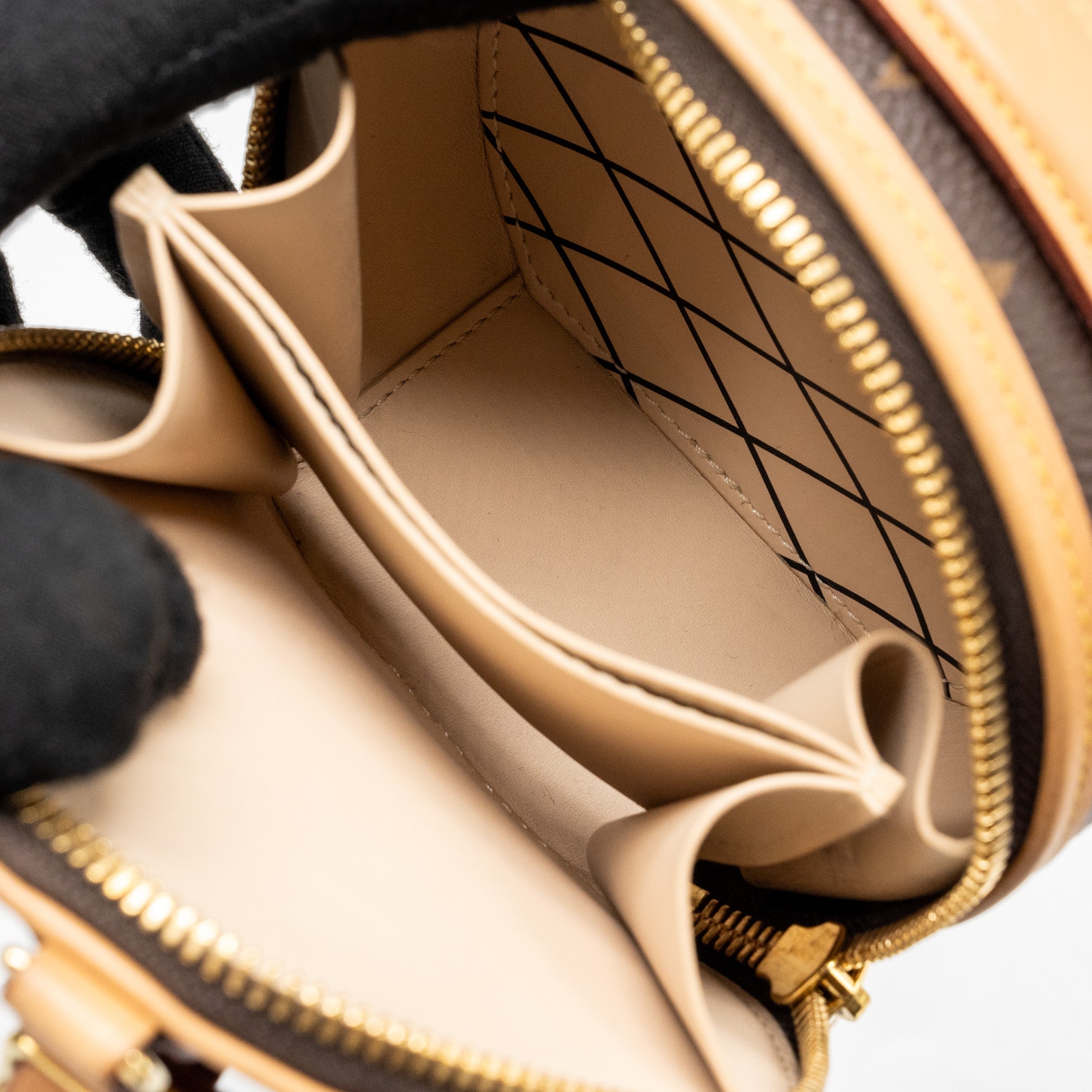 louis-vuitton-mini-boite-chapeau-monogram-canvas-ghw