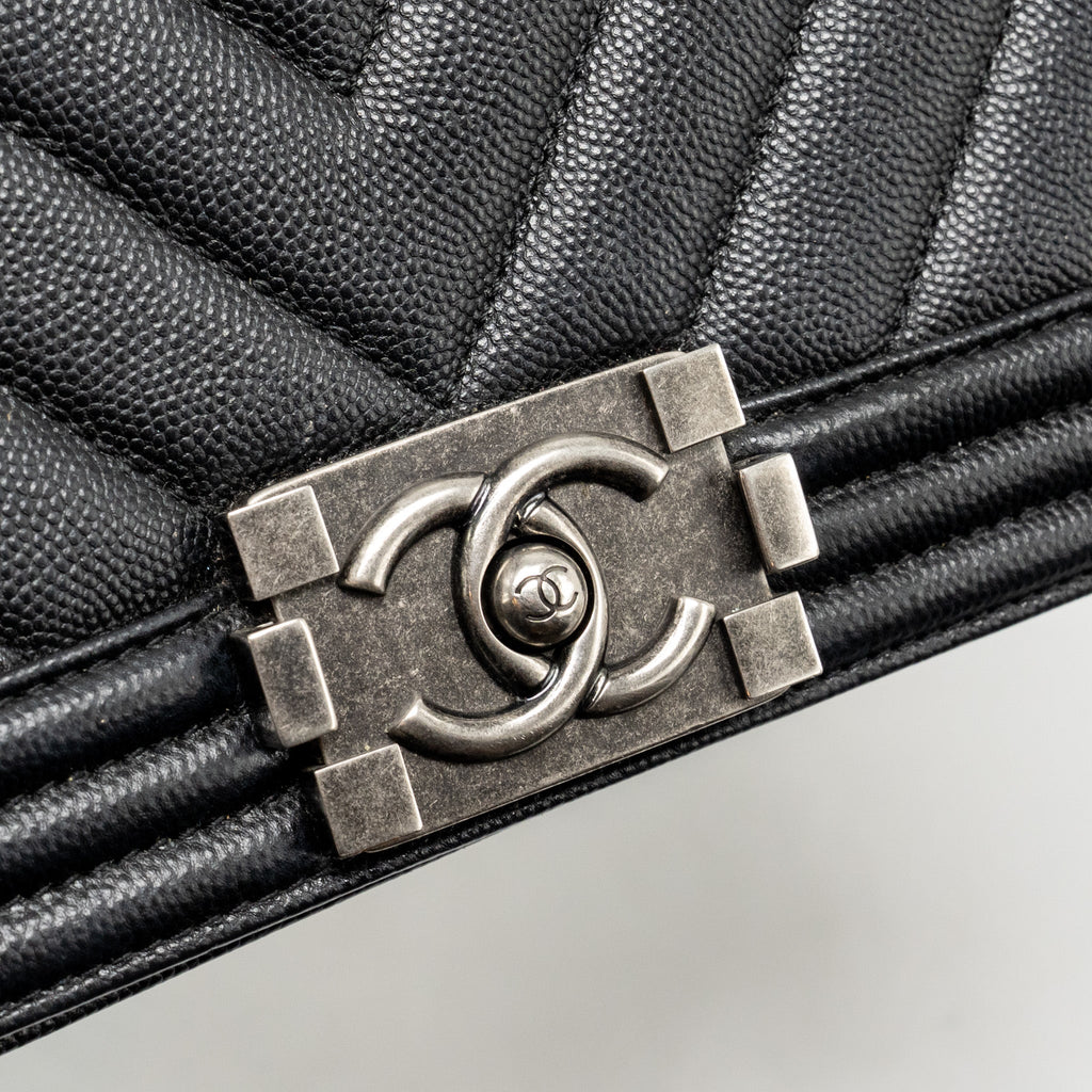 chanel-medium-boy-bag-chevron-caviar-black-ruthenium-silver-hardware