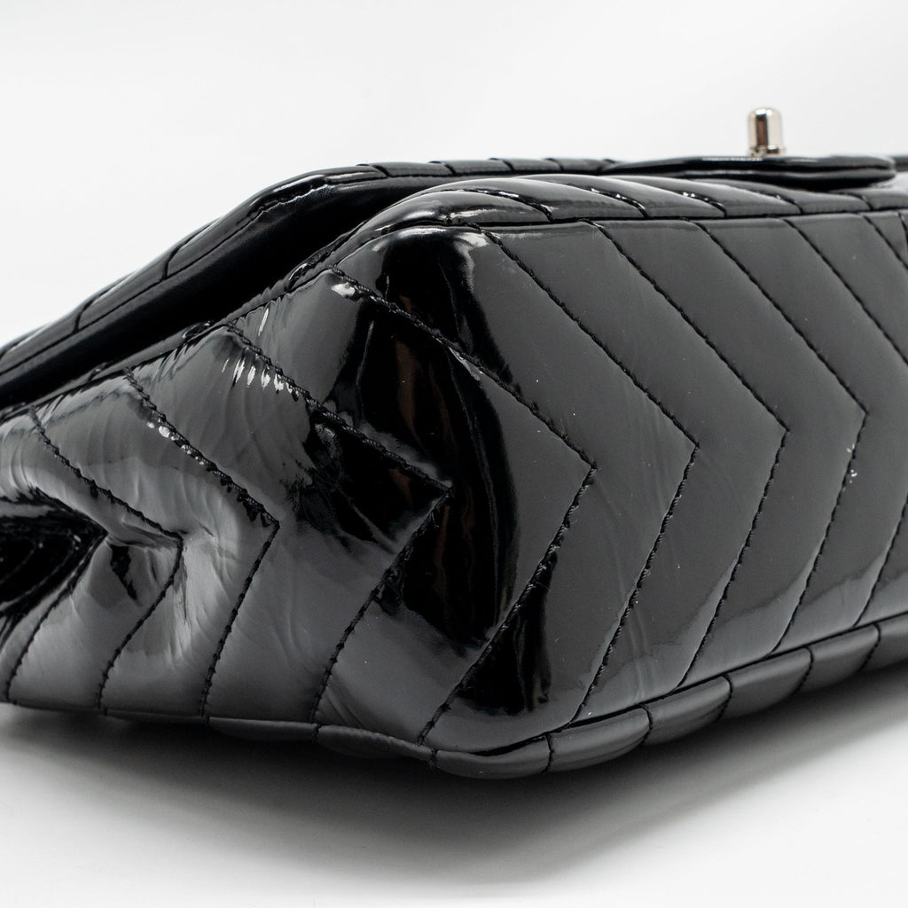 chanel-chevron-jumbo-single-flap-bag-patent-black-shw