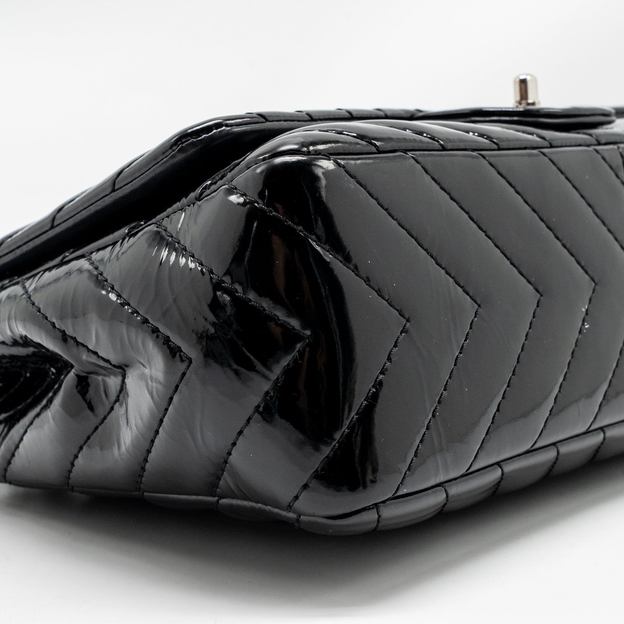 chanel-chevron-jumbo-single-flap-bag-patent-black-shw