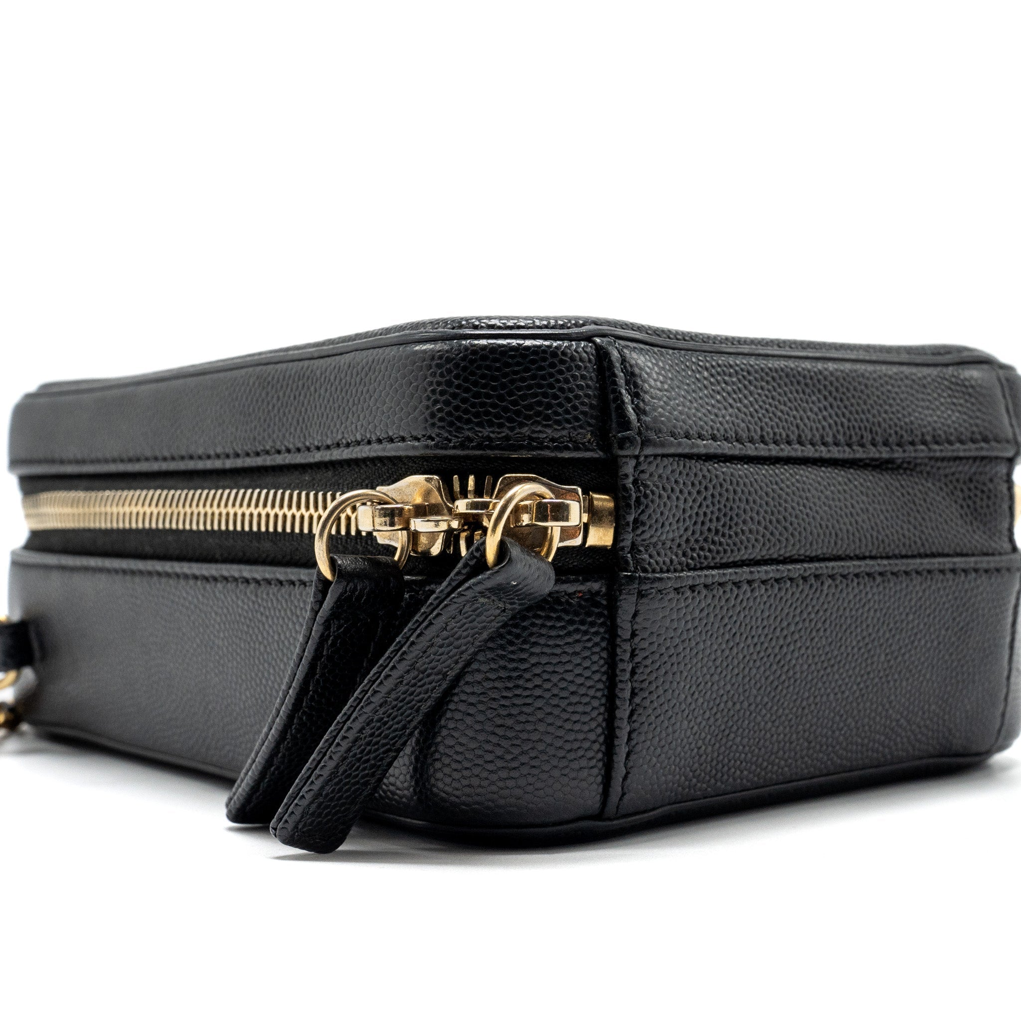 chanel-filigree-vertical-vanity-case-caviar-black-ghw