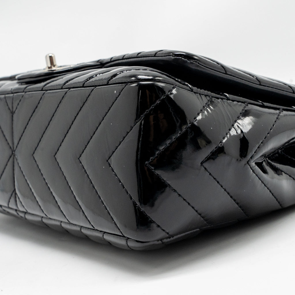 chanel-chevron-jumbo-single-flap-bag-patent-black-shw