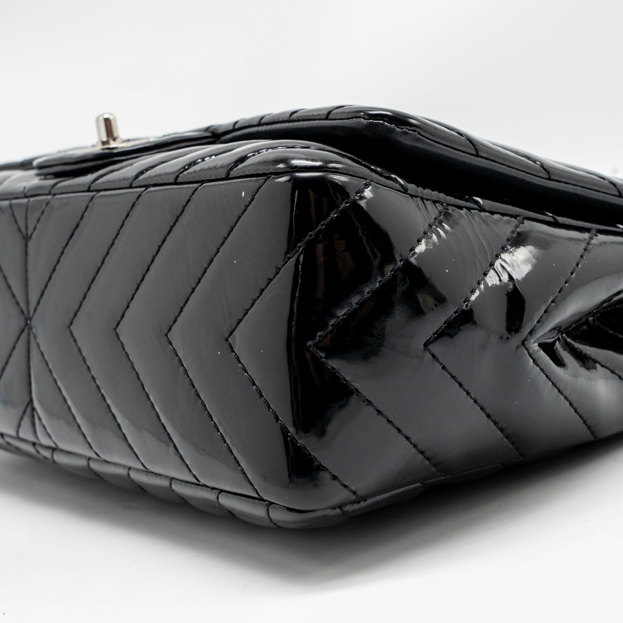 chanel-chevron-jumbo-single-flap-bag-patent-black-shw