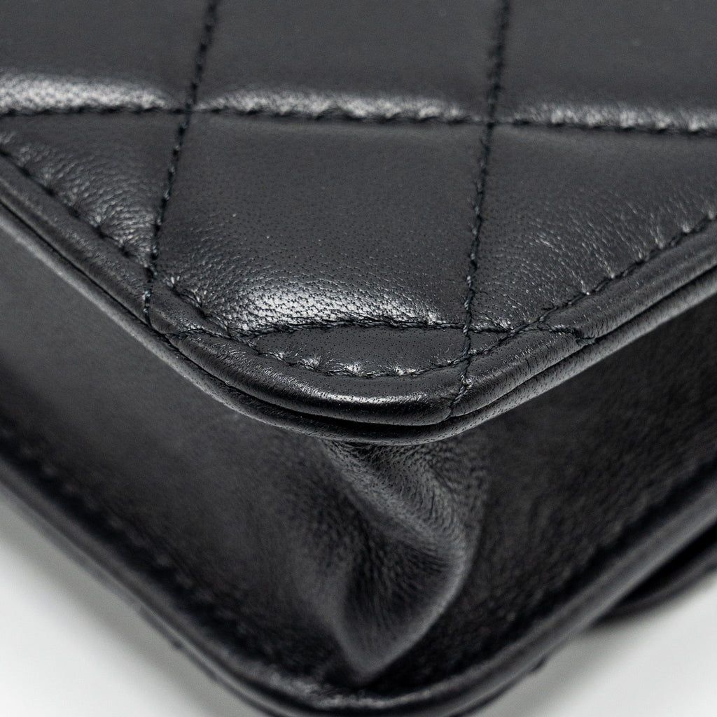 chanel-pearl-crush-mini-flap-wallet-with-chain-lambskin-black-ghw-microchip