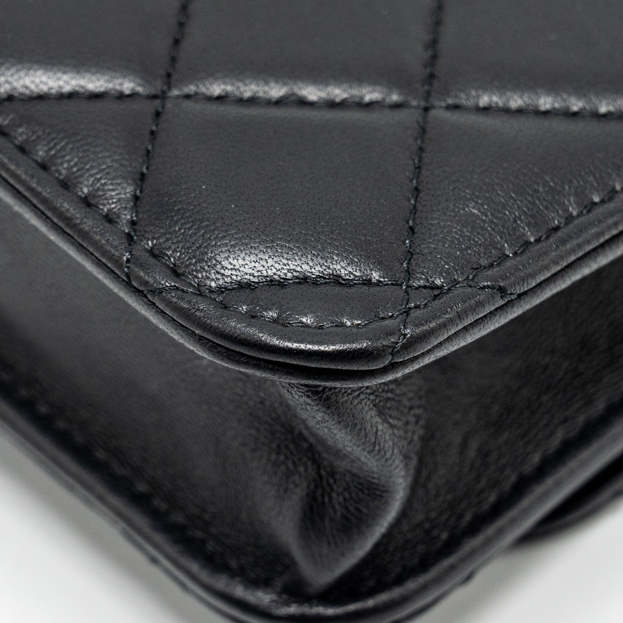 chanel-pearl-crush-mini-flap-wallet-with-chain-lambskin-black-ghw-microchip