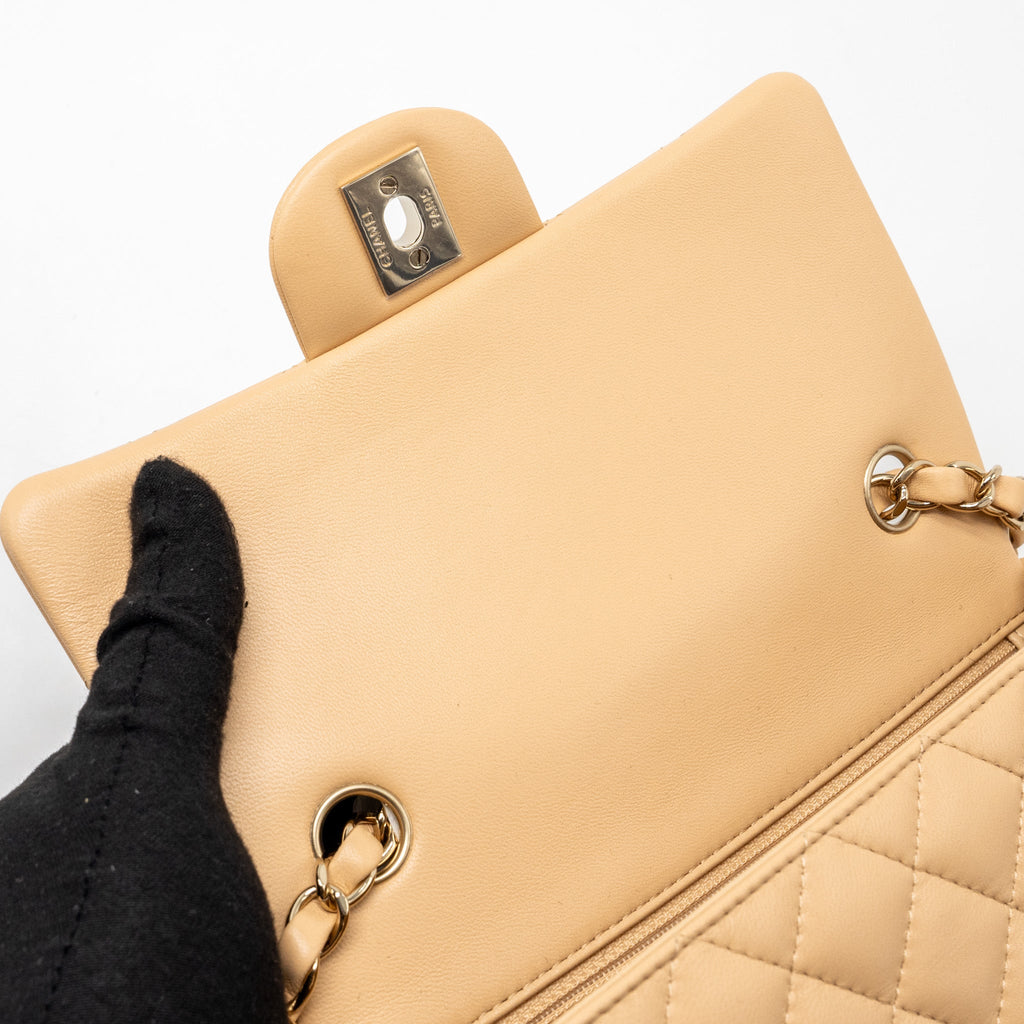chanel-22c-mini-rectangular-flap-bag-lambskin-beige-lghw-microchip