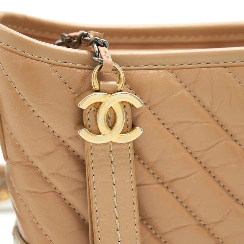 chanel-gabrielle-hobo-small-in-chevron-beige
