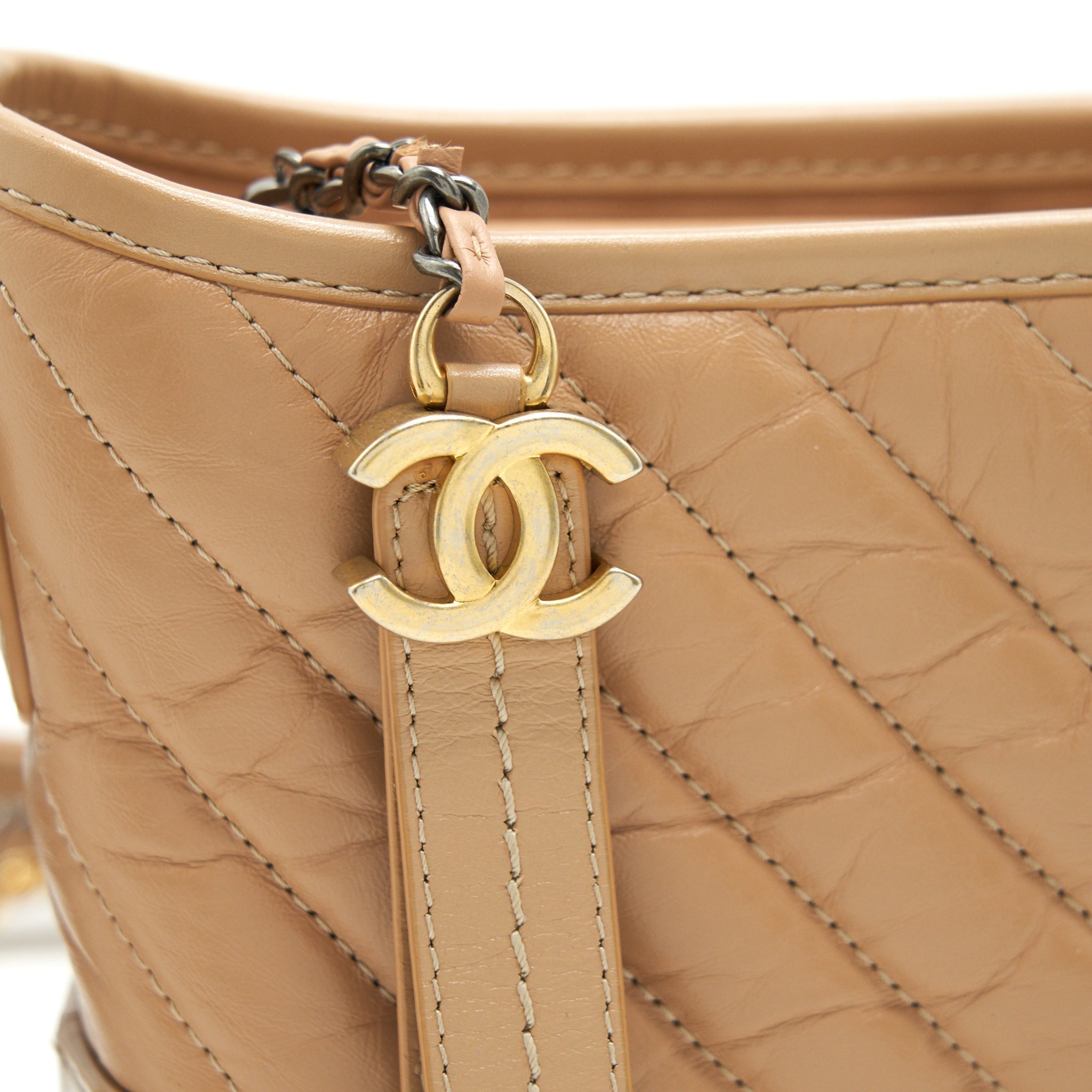 chanel-gabrielle-hobo-small-in-chevron-beige