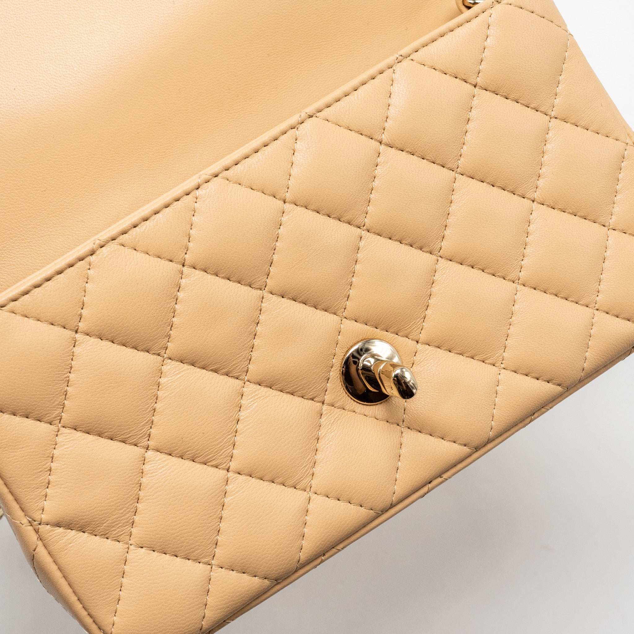 chanel-22c-mini-rectangular-flap-bag-lambskin-beige-lghw-microchip