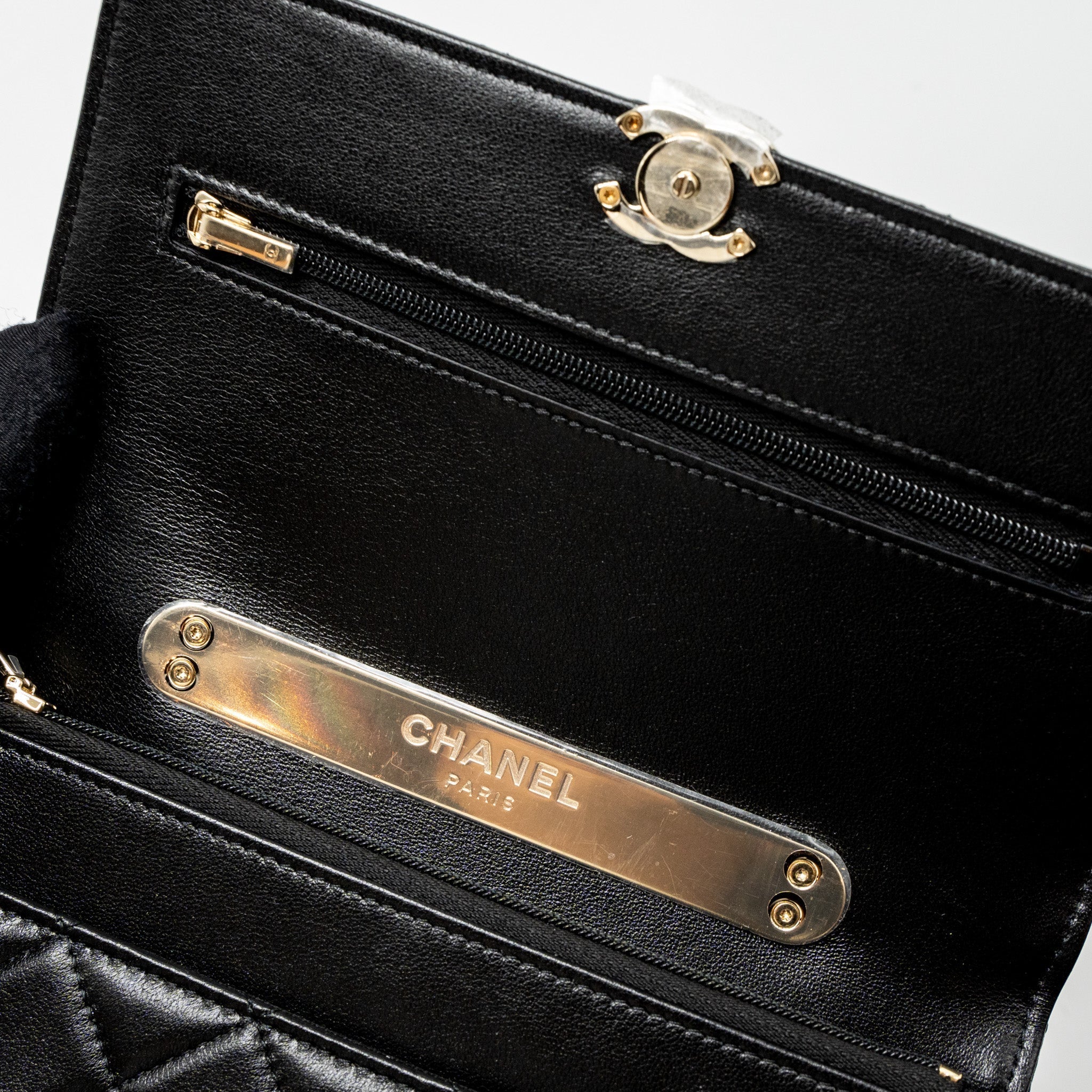 chanel-leather-top-handle-wallet-on-chain-lambskin-black-lghw-microchip
