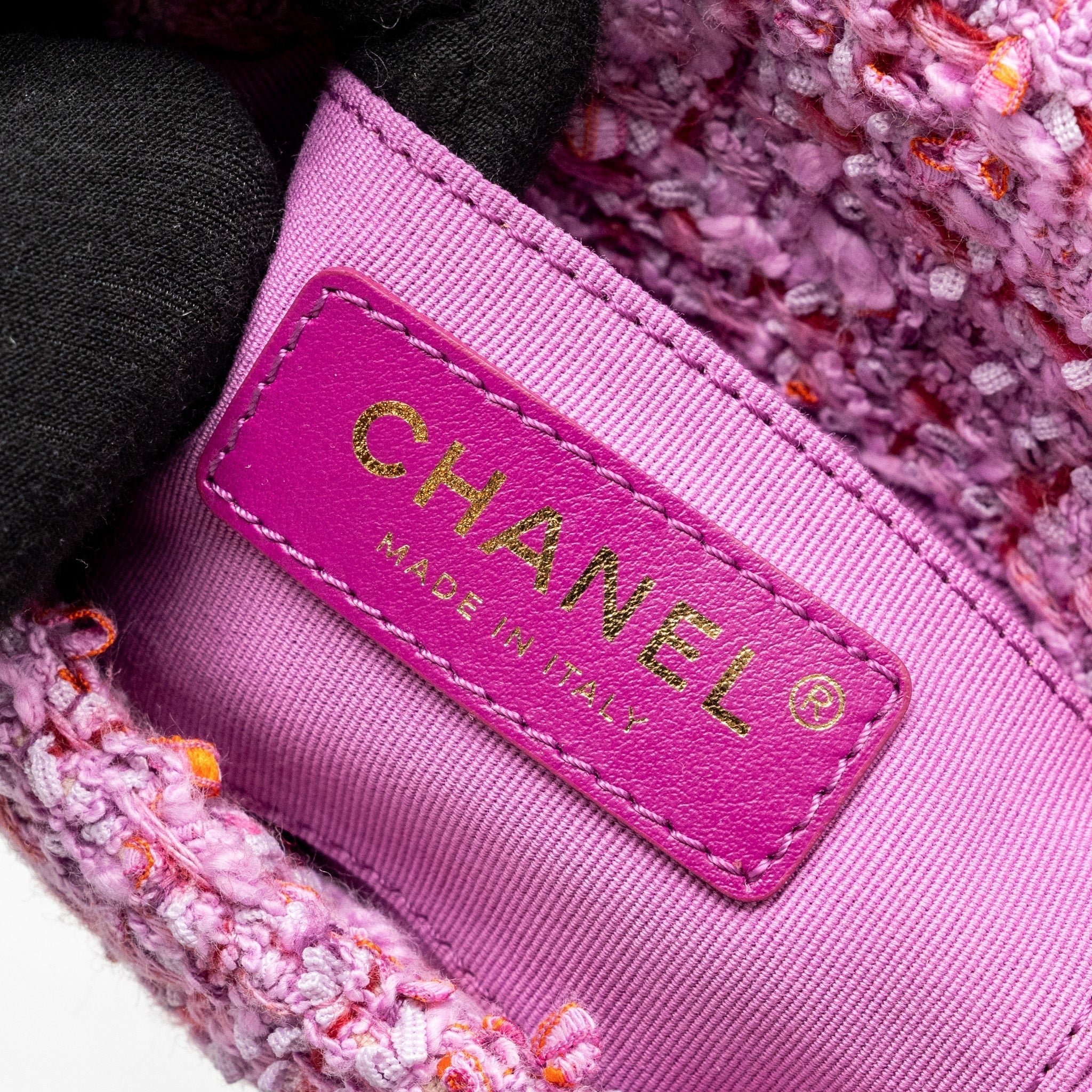 chanel-22p-mini-square-flap-bag-tweed-pink-ghw