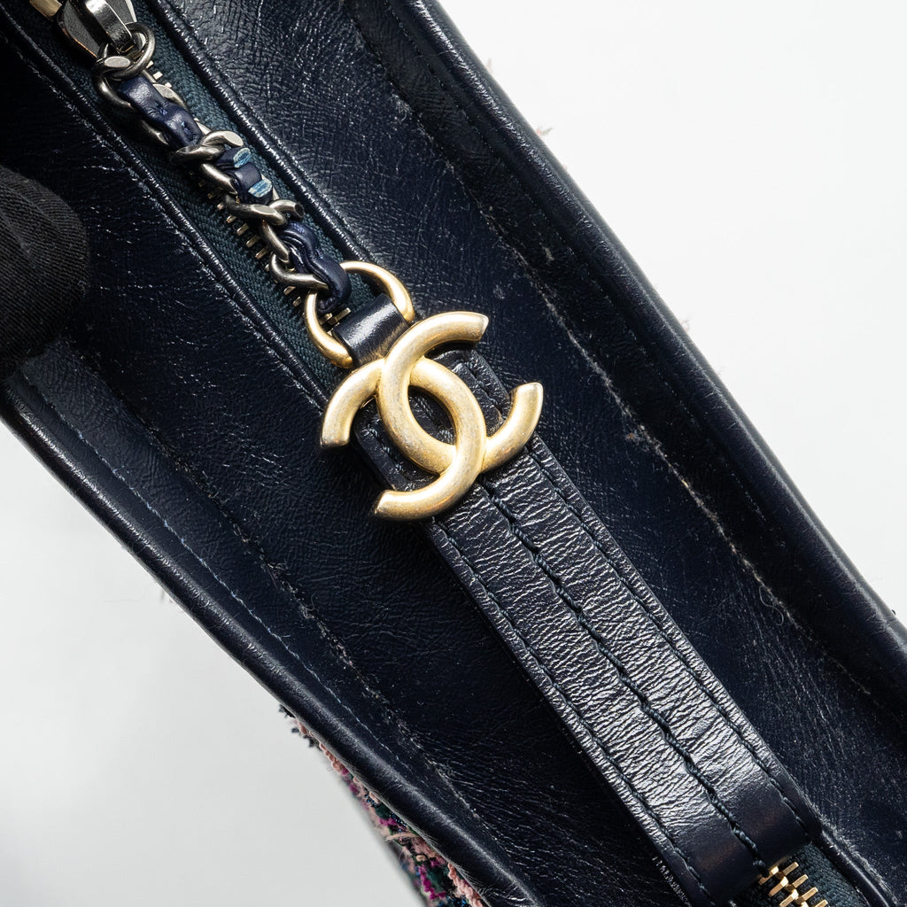 chanel-small-gabrielle-hobo-bag-tweed-calfskin-multicolour-multicolour-hardware-copy