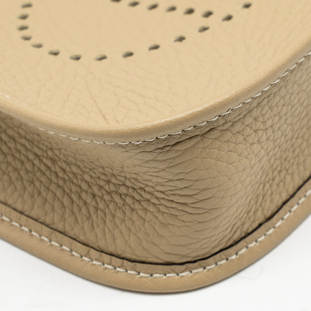 hermes-mini-evelyne-clemence-trench-ghw-stamp-k