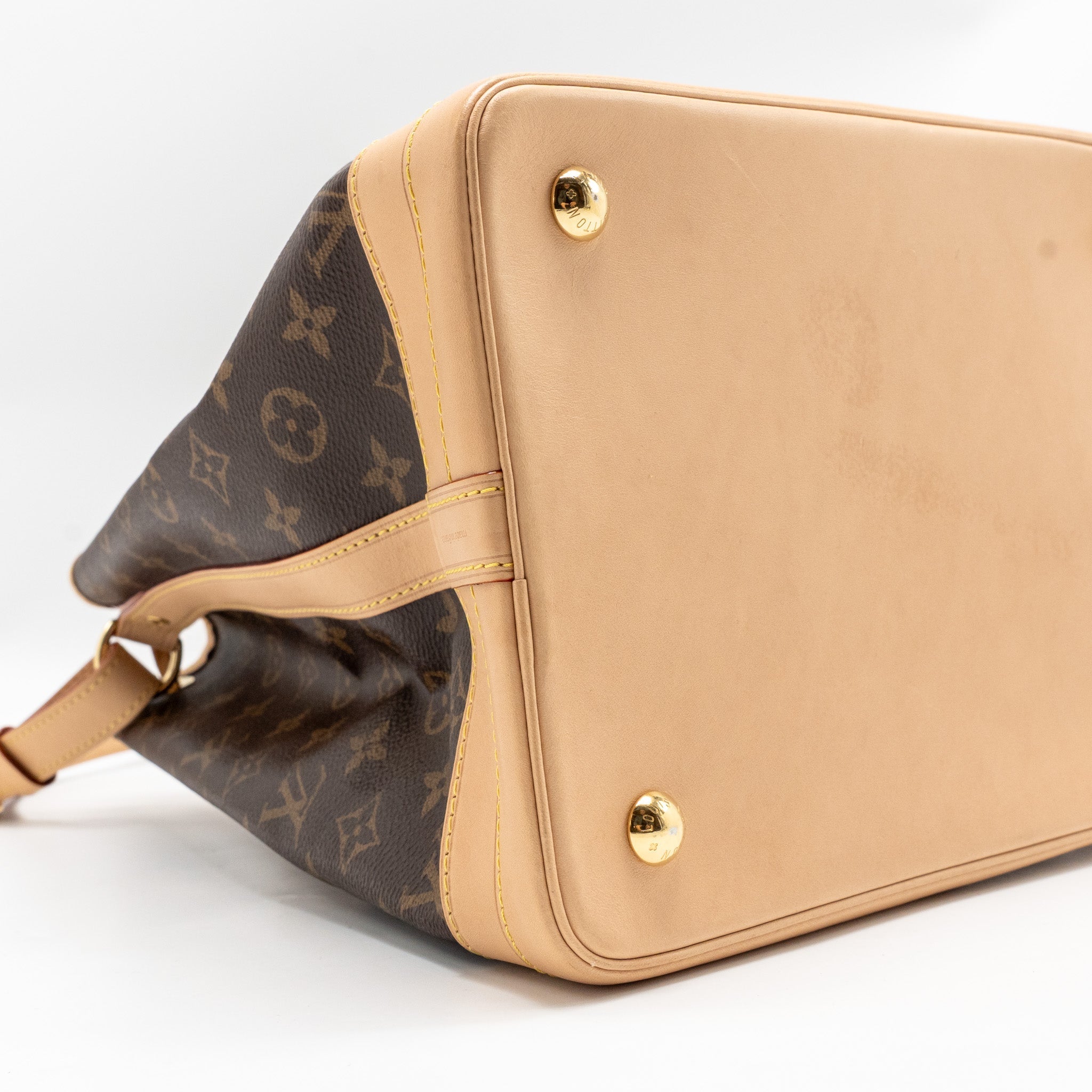 louis-vuitton-noe-bag-monogram-canvas-ghws