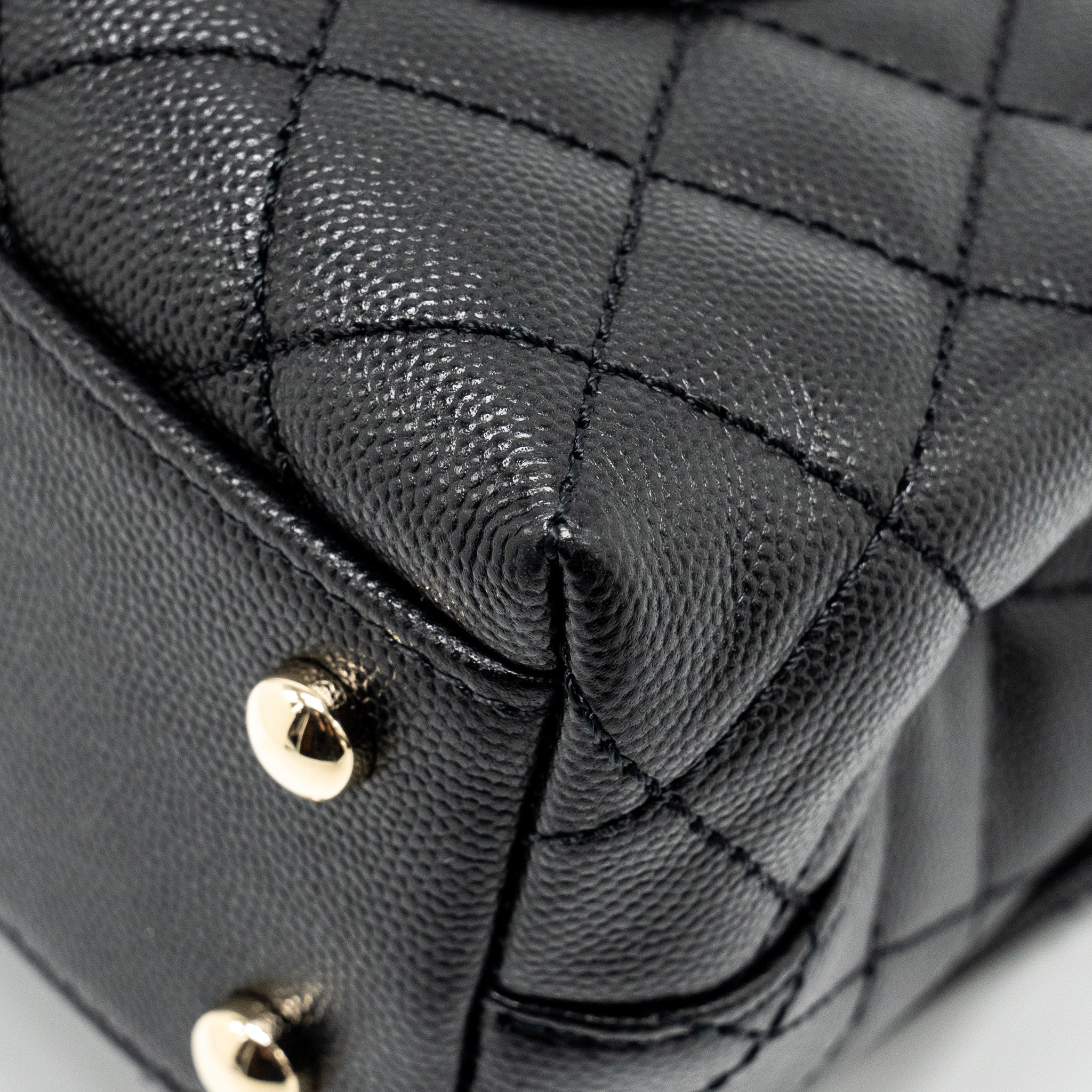 chanel-small-coco-handle-caviar-black-lghw-microchip-15