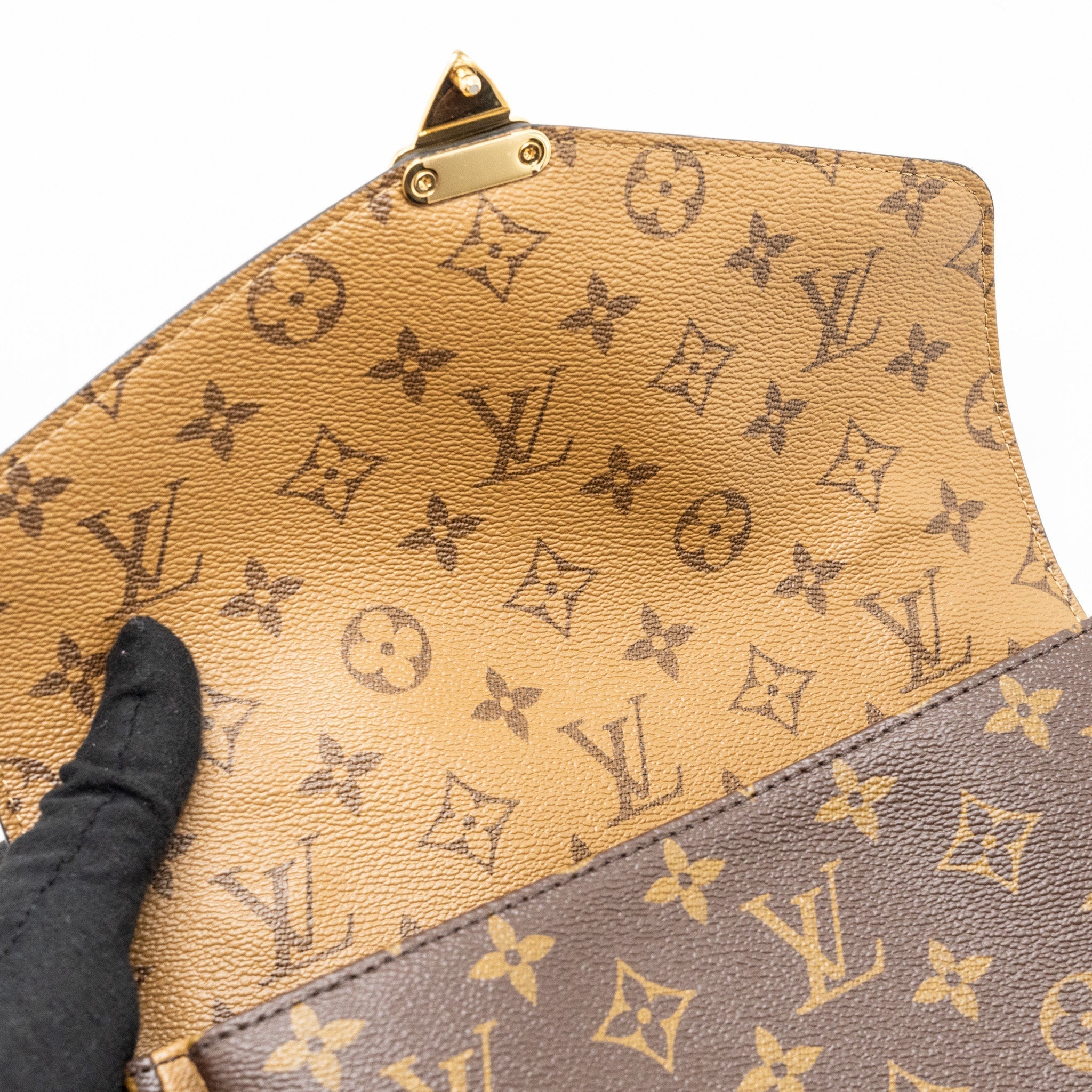 louis-vuitton-pochette-metis-monogram-reverse-canvas-ghw-7