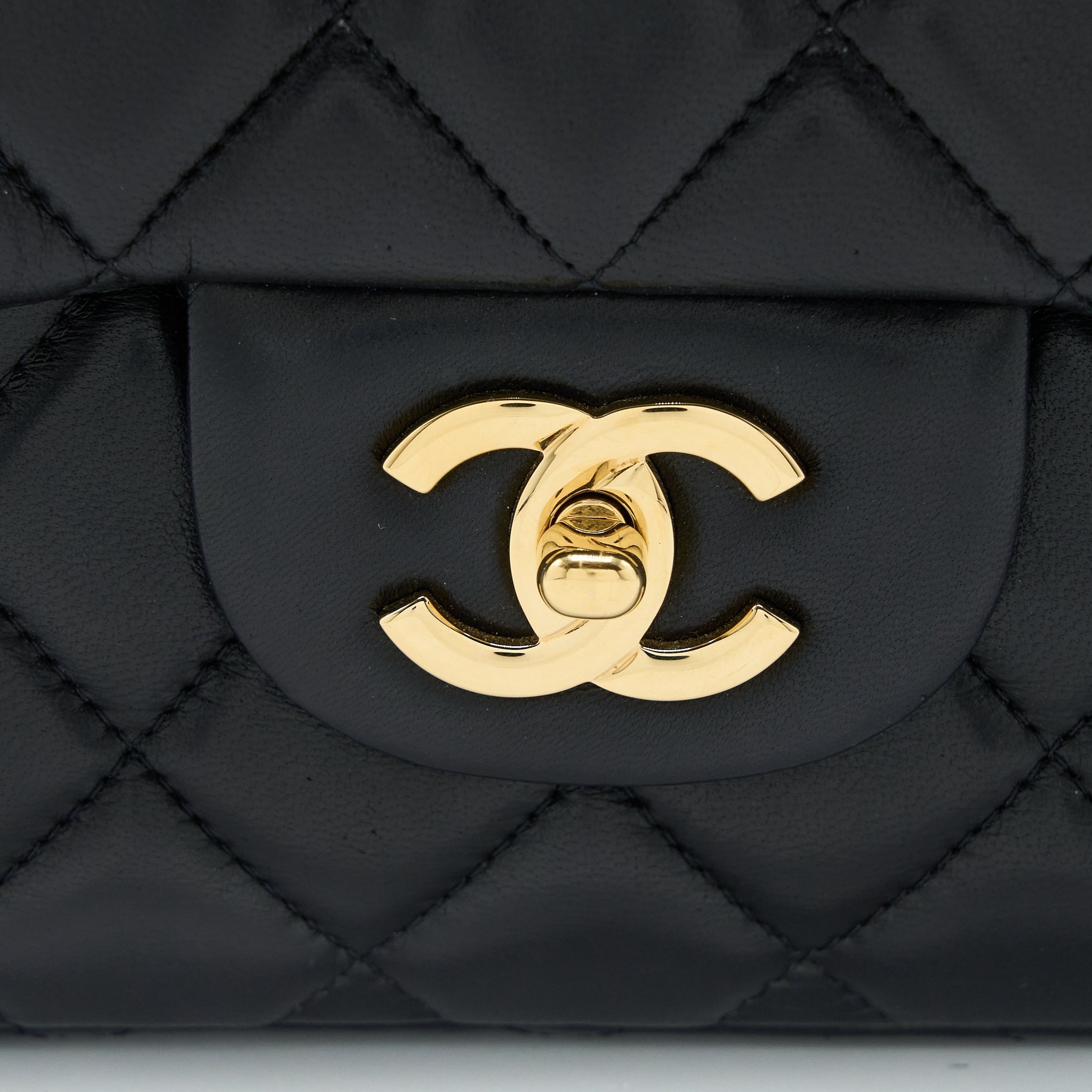 chanel-maxi-single-flap-bag-lambskin-ghw