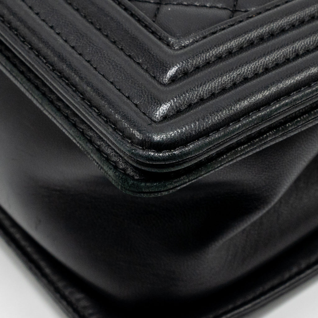 chanel-medium-boy-bag-lambskin-black-ghw-3