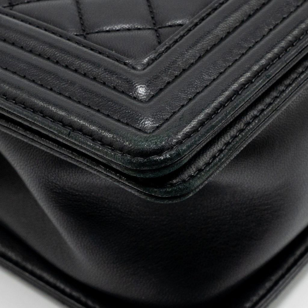 chanel-medium-boy-bag-lambskin-black-ghw-3