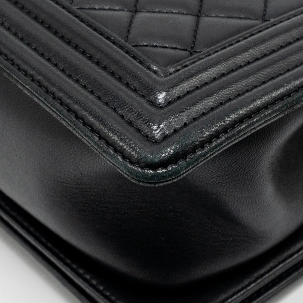 chanel-medium-boy-bag-lambskin-black-ghw-3