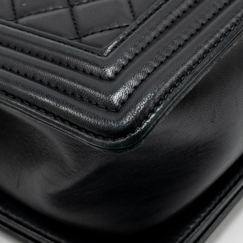 chanel-medium-boy-bag-lambskin-black-ghw-3