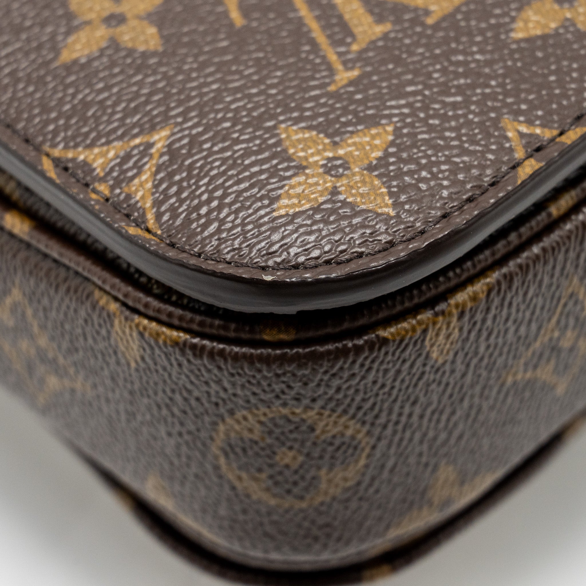 louis-vuitton-pochette-metis-monogram-canvas-ghw-26