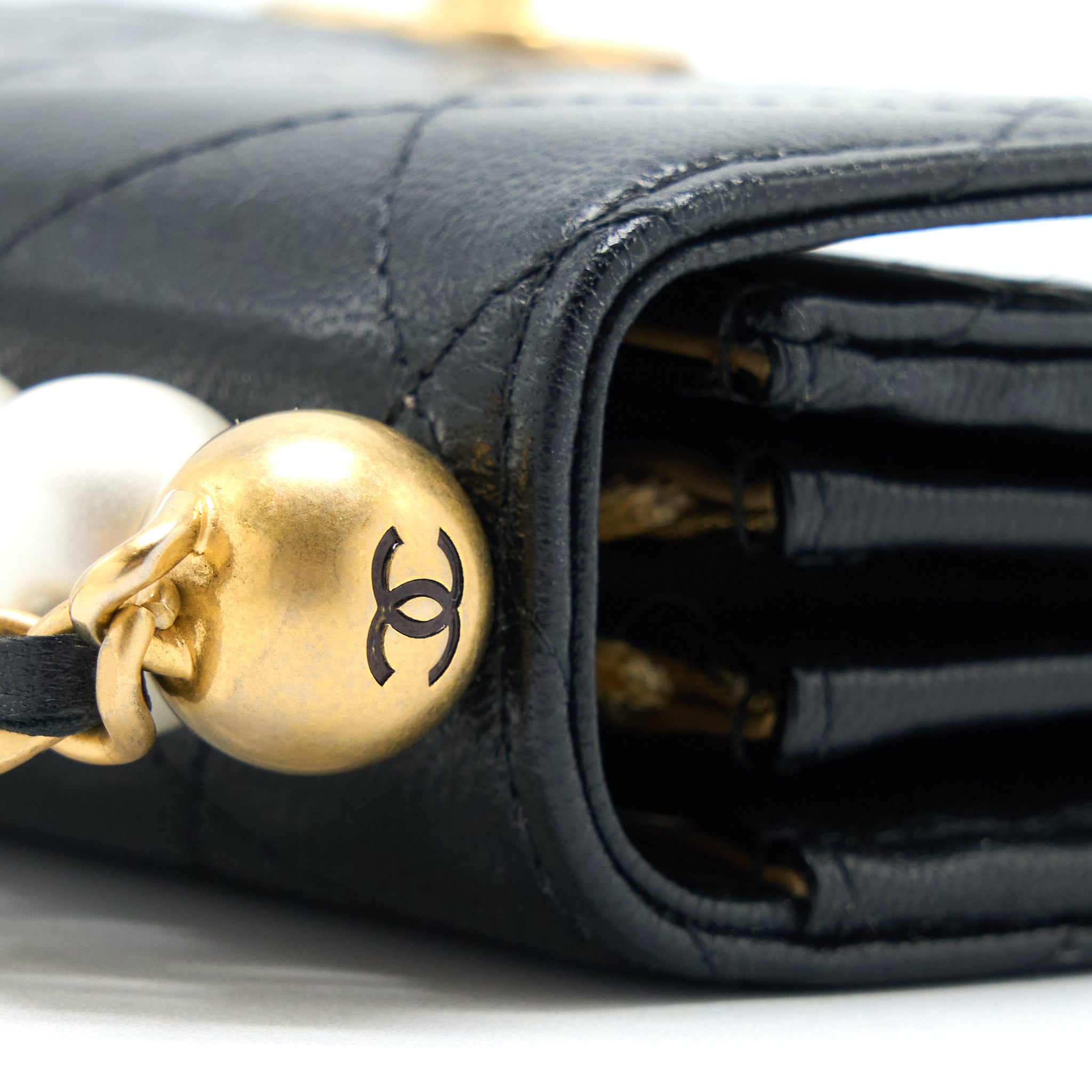 chanel-pearl-flap-wallet-on-chain-pearl-lambskin-black-ghw