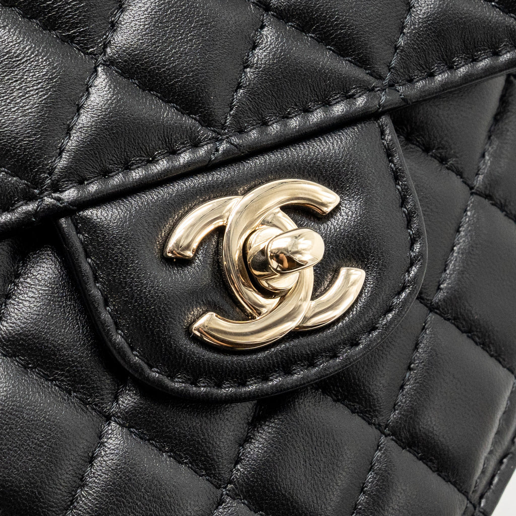 chanel-22s-heart-bag-lambskin-black-lghwmicrochip
