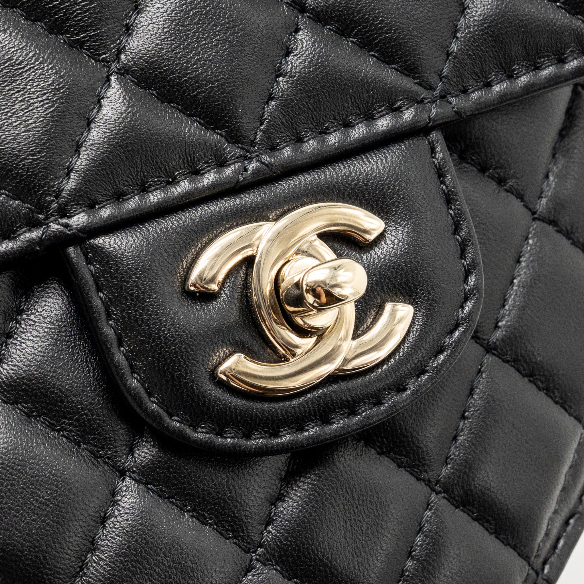 chanel-22s-heart-bag-lambskin-black-lghwmicrochip
