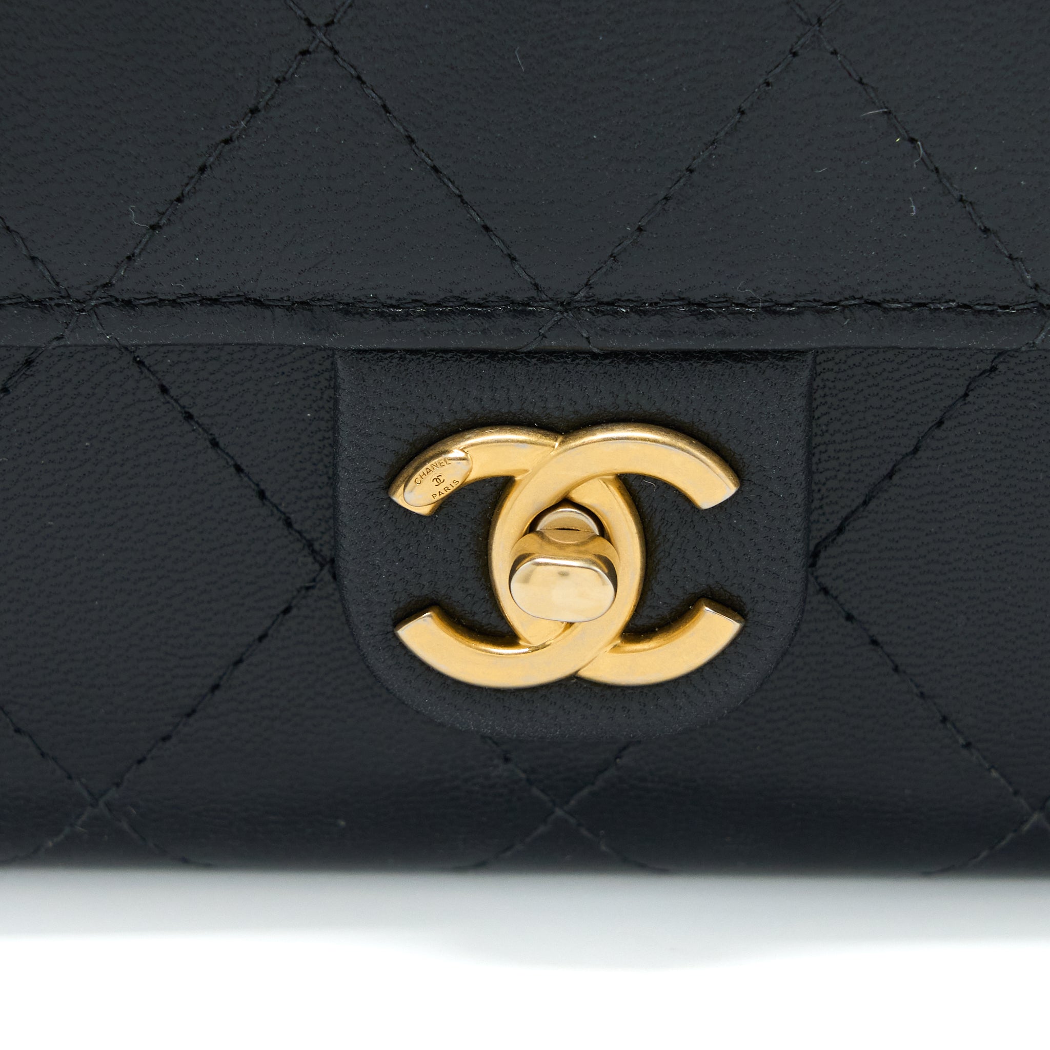 chanel-pearl-flap-wallet-on-chain-pearl-lambskin-black-ghw