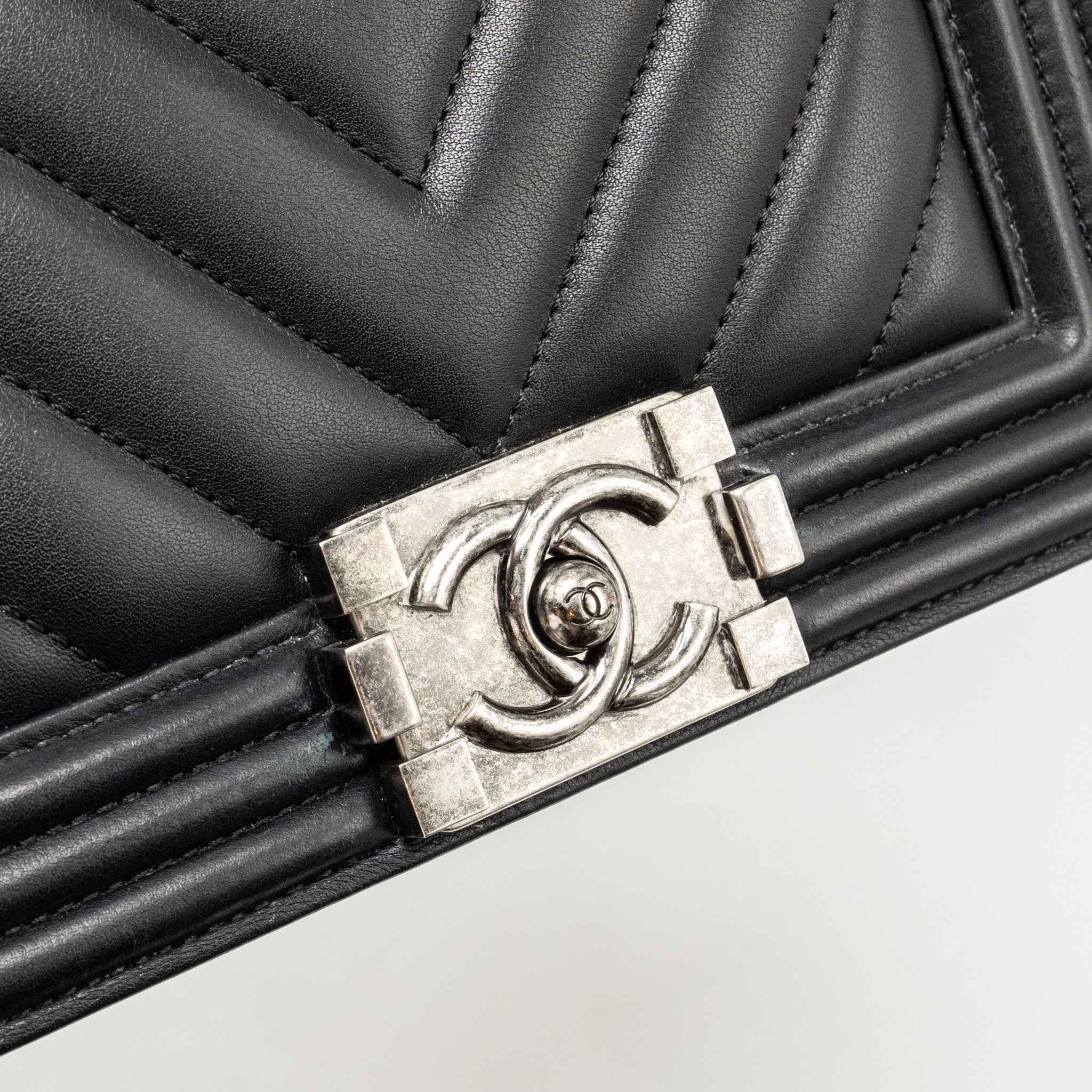 chanel-small-boy-bag-lambskin-black-ruthenium-shw