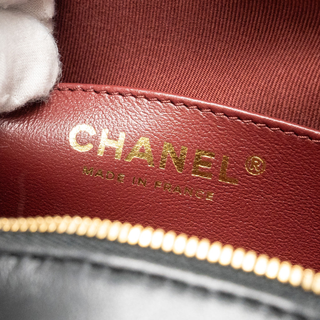 chanel-22s-heart-bag-lambskin-black-lghwmicrochip