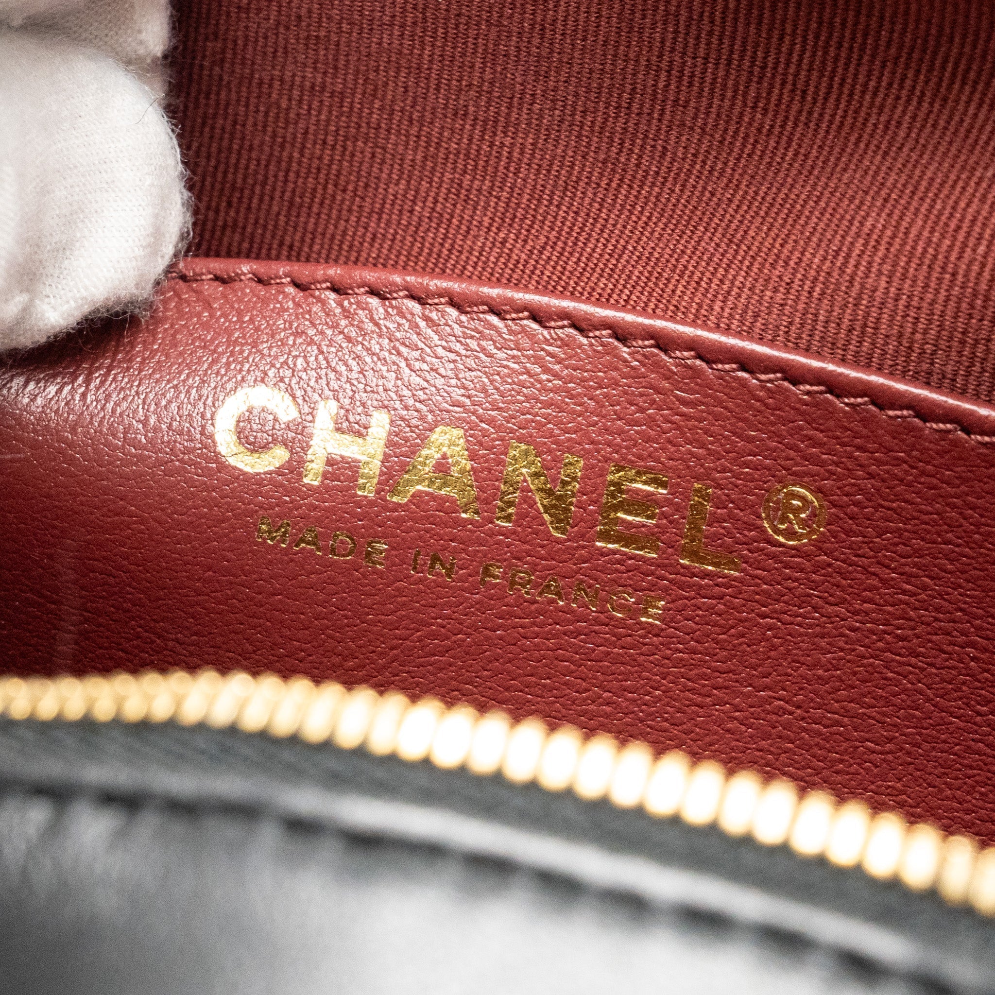 chanel-22s-heart-bag-lambskin-black-lghwmicrochip