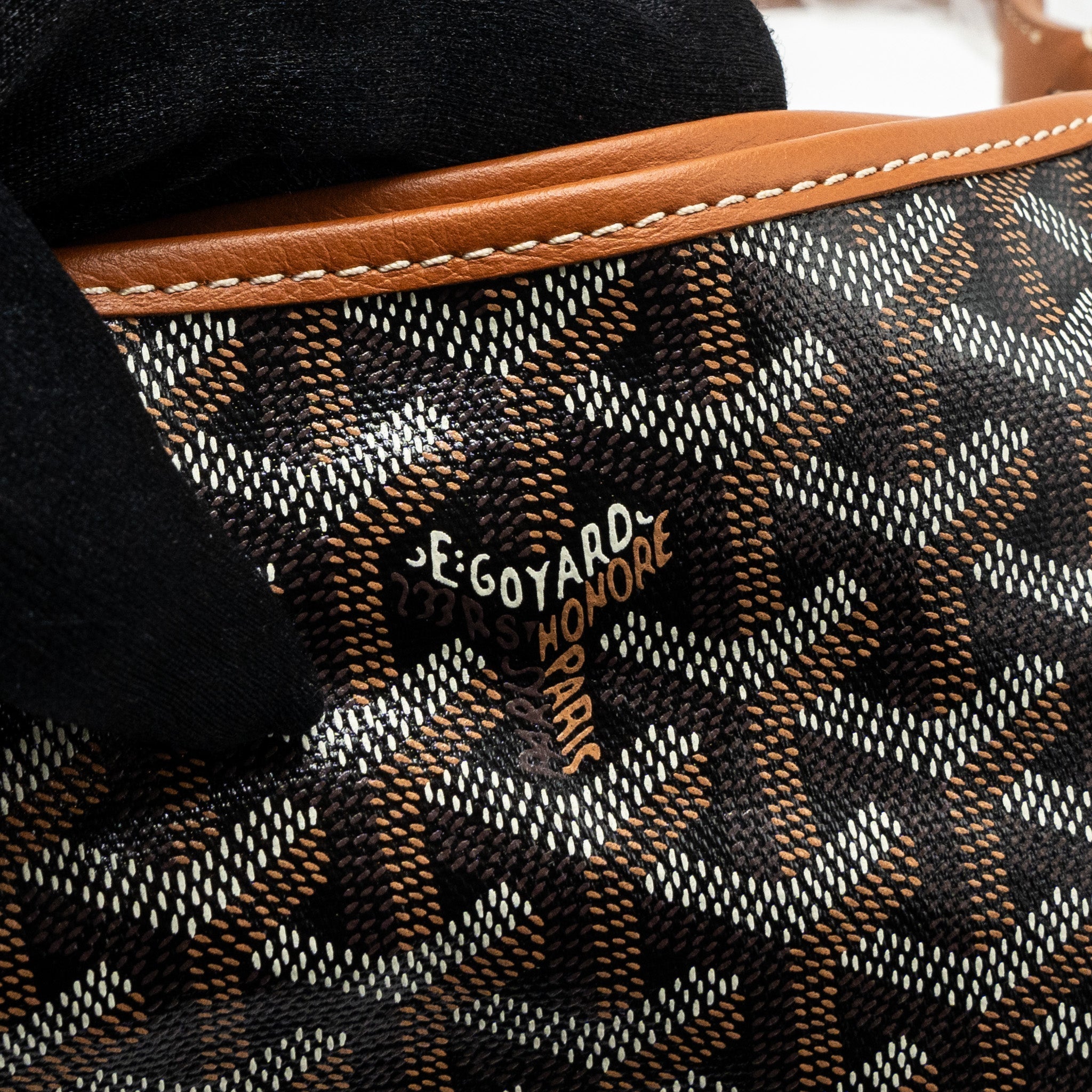 goyard-boheme-hobo-bag-canvas-calfskin-black-tan-shw-with-necessaire-bag-ecru